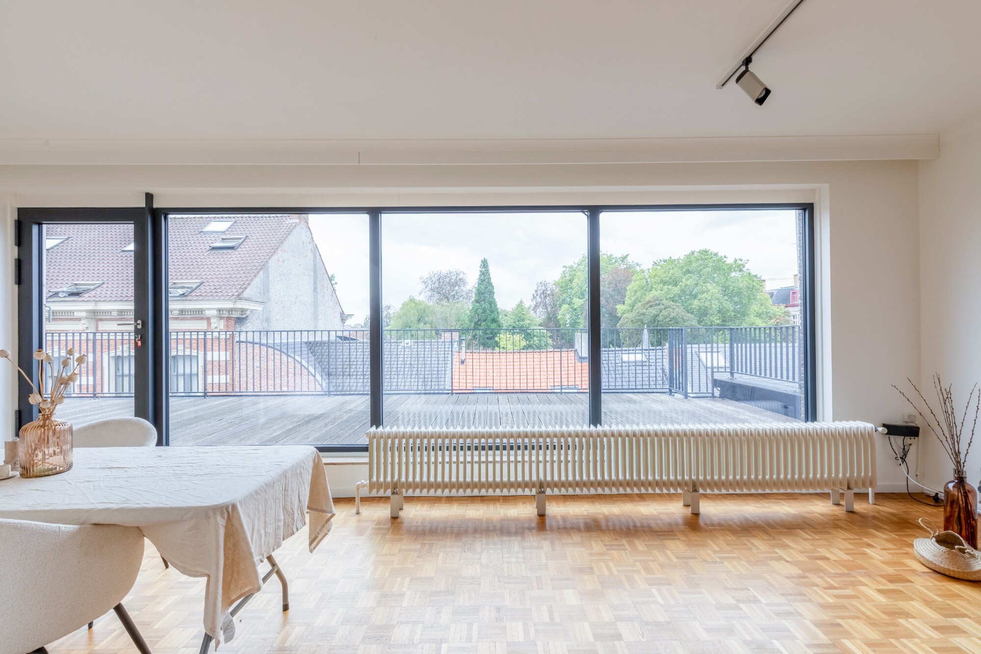 Dakappartement met ruim zuidgericht terras in centrum Sint-Niklaas