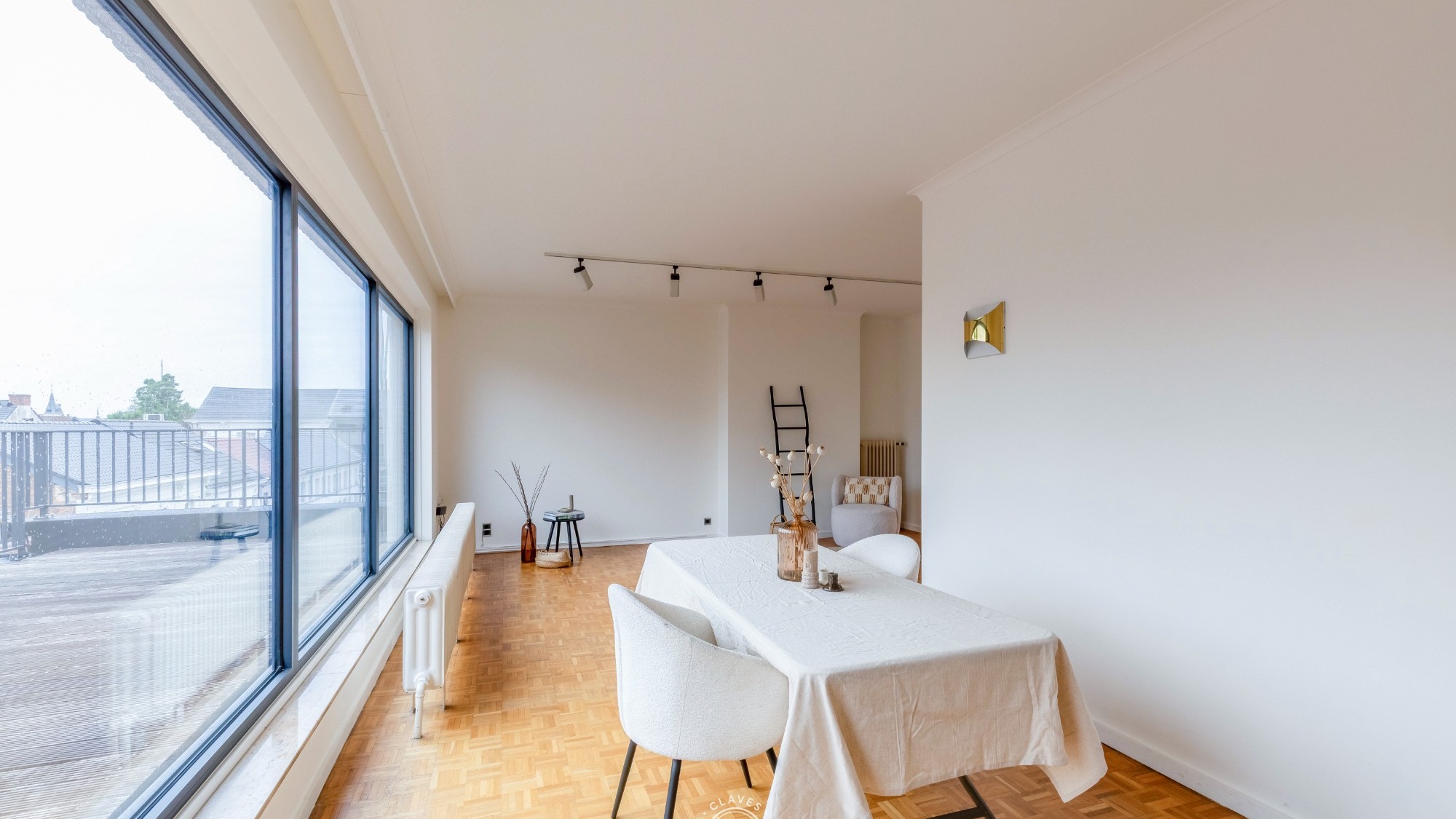 Dakappartement met ruim zuidgericht terras in centrum Sint-Niklaas