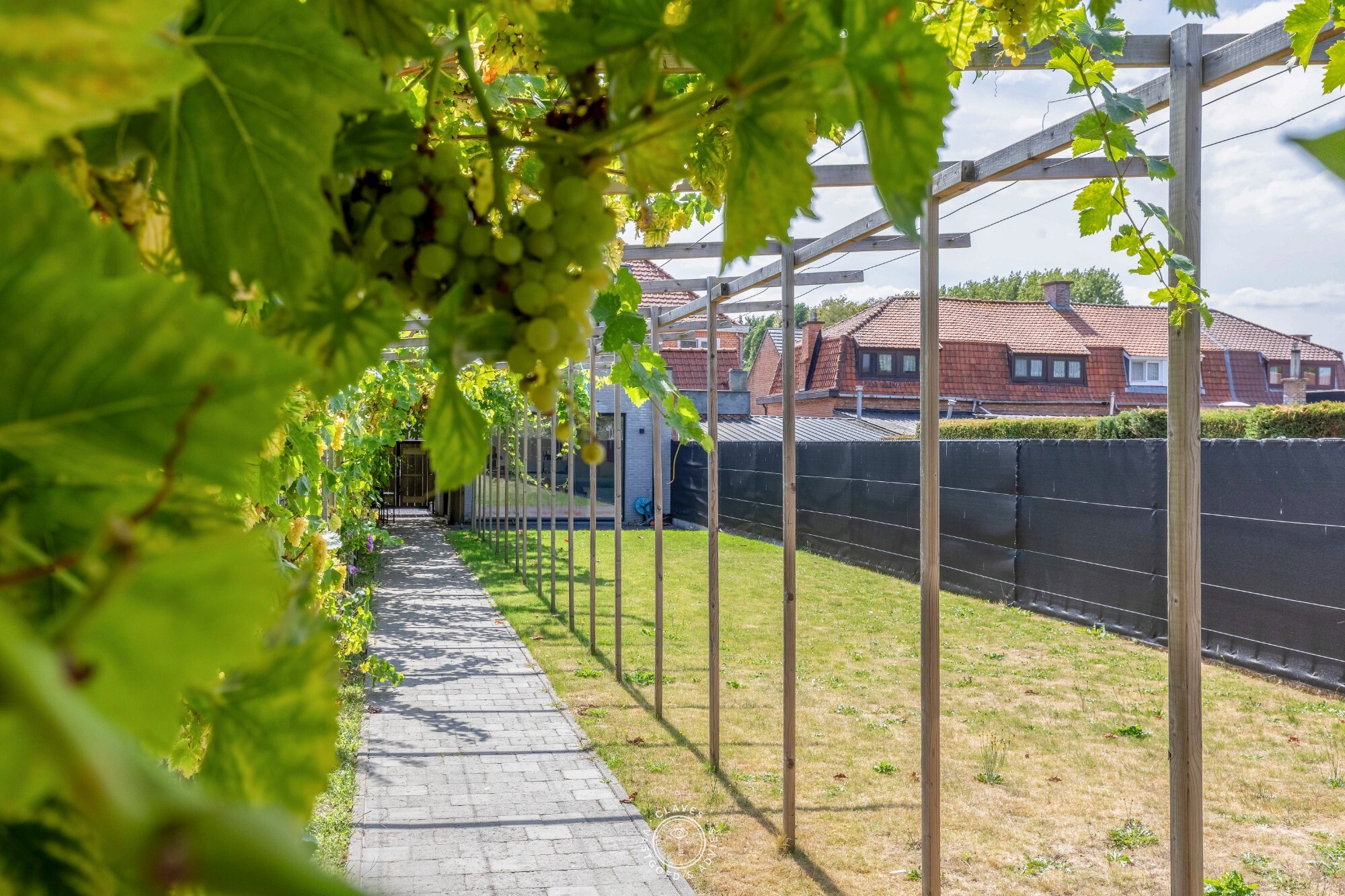 Volledig vernieuwde halfopen bebouwing in het geliefde Nieuwkerken