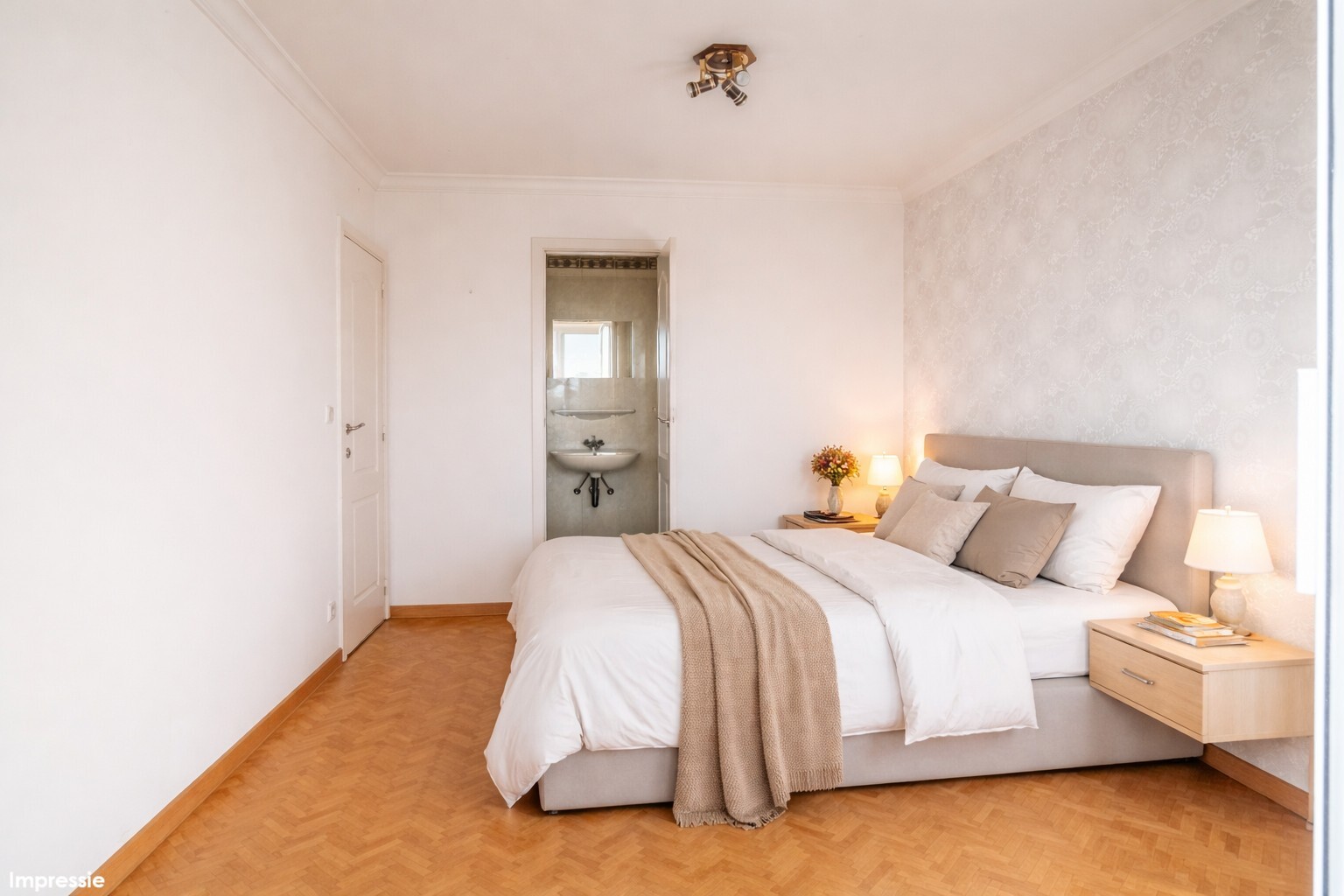 Centraal gelegen appartement met drie slaapkamers en veel lichtinval
