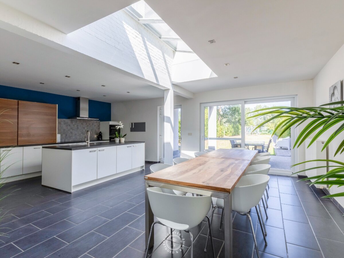 Moderne familiewoning met verrassende buitenruimte