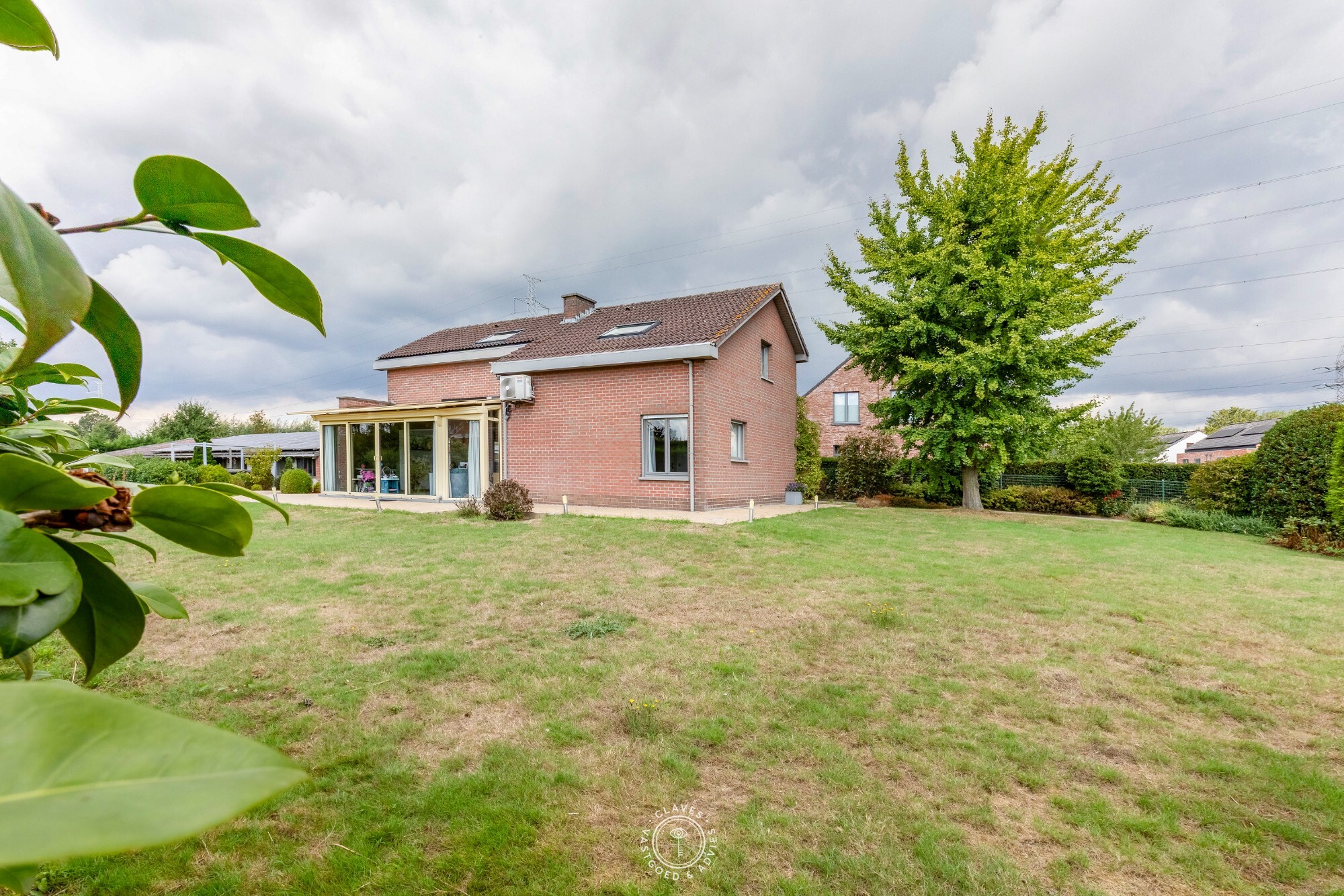 Open bebouwing op 4.051 m² met loods en vergund KMO-potentieel