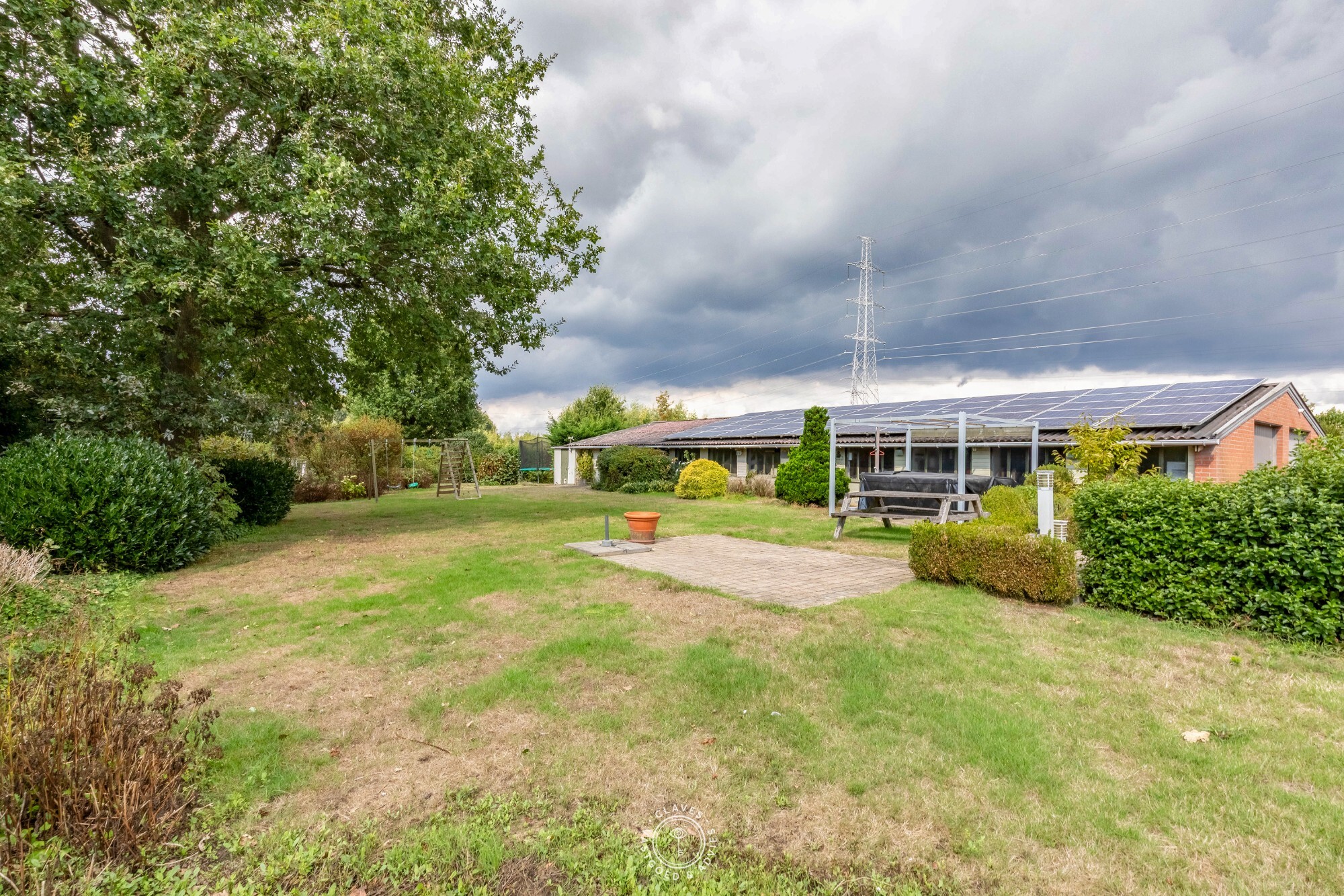 Open bebouwing op 4.051 m² met loods en vergund KMO-potentieel