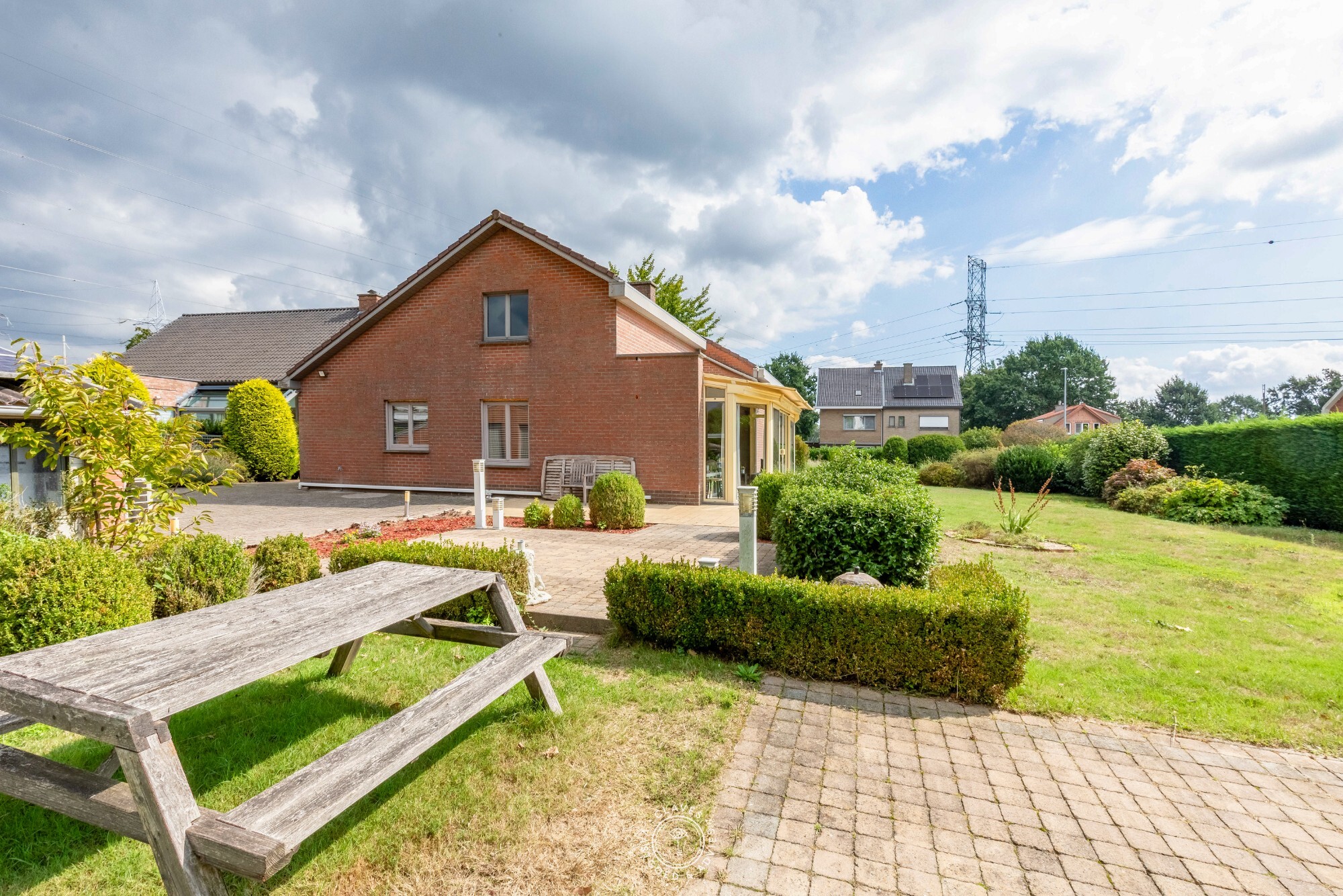 Open bebouwing op 4.051 m² met loods en vergund KMO-potentieel