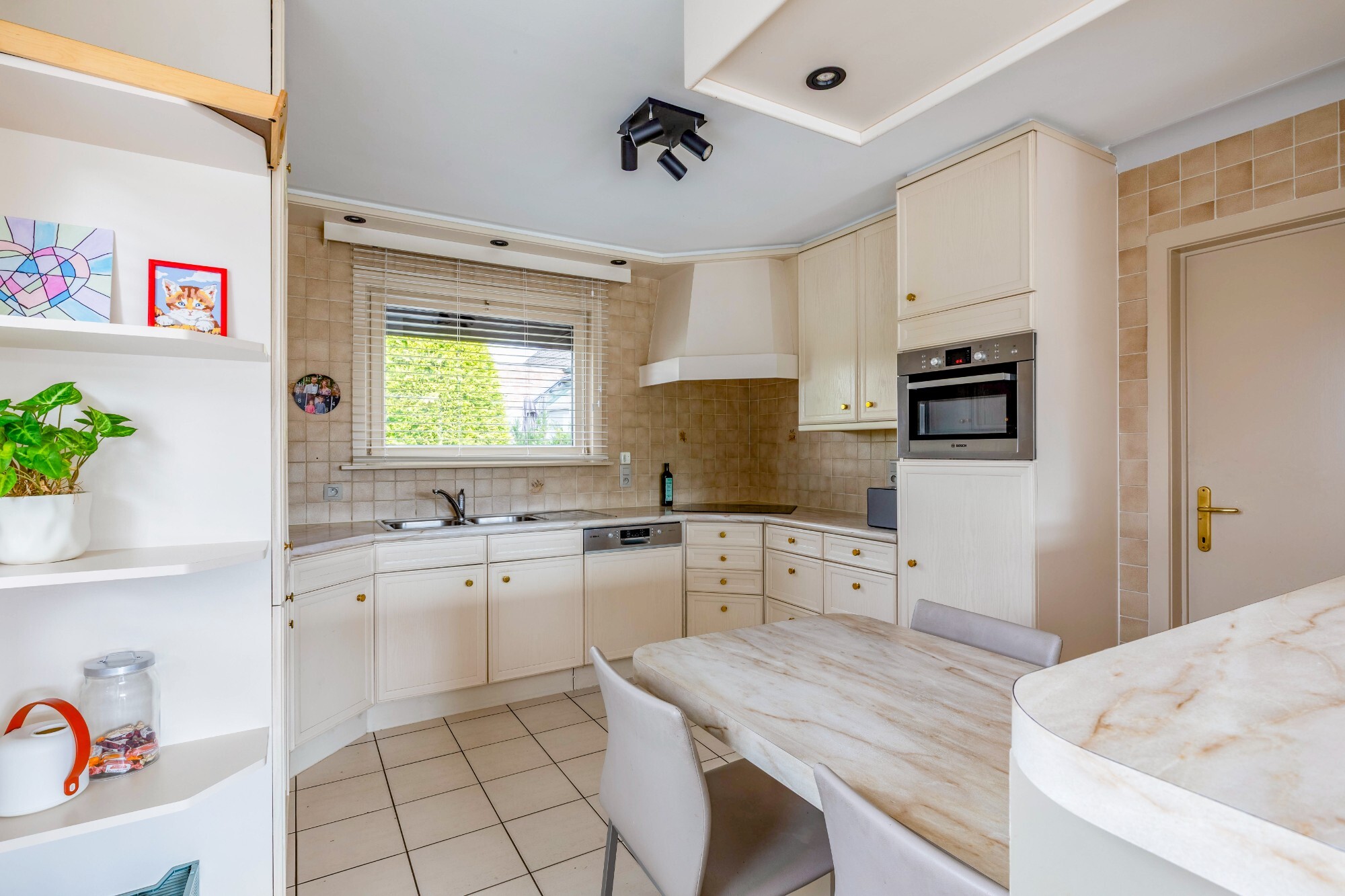 Open bebouwing op 4.051 m² met loods en vergund KMO-potentieel