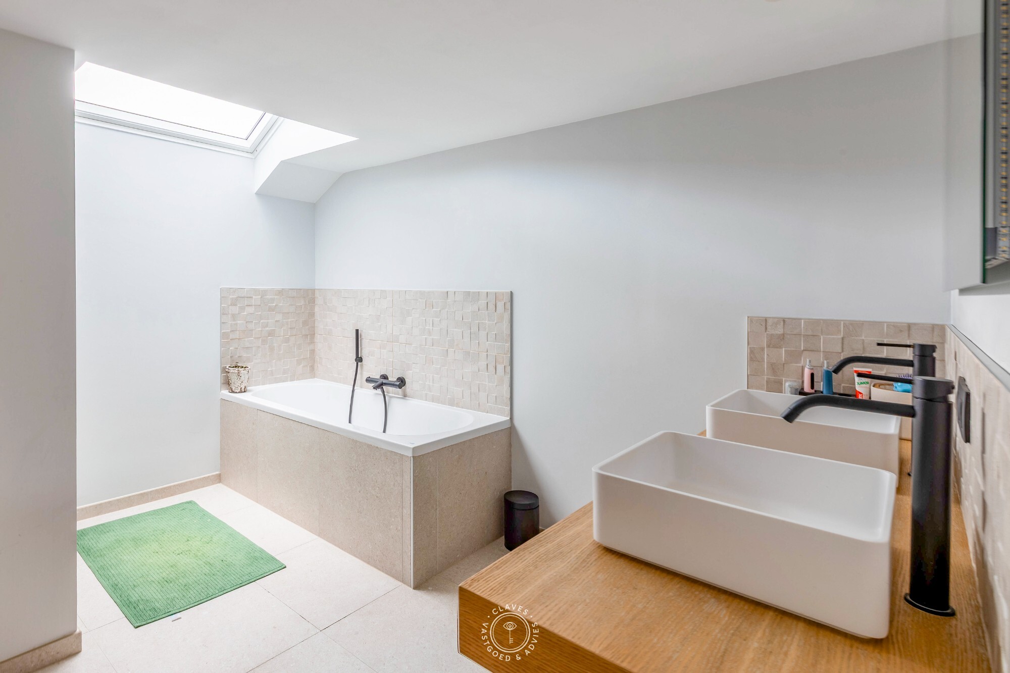 Open bebouwing op 4.051 m² met loods en vergund KMO-potentieel