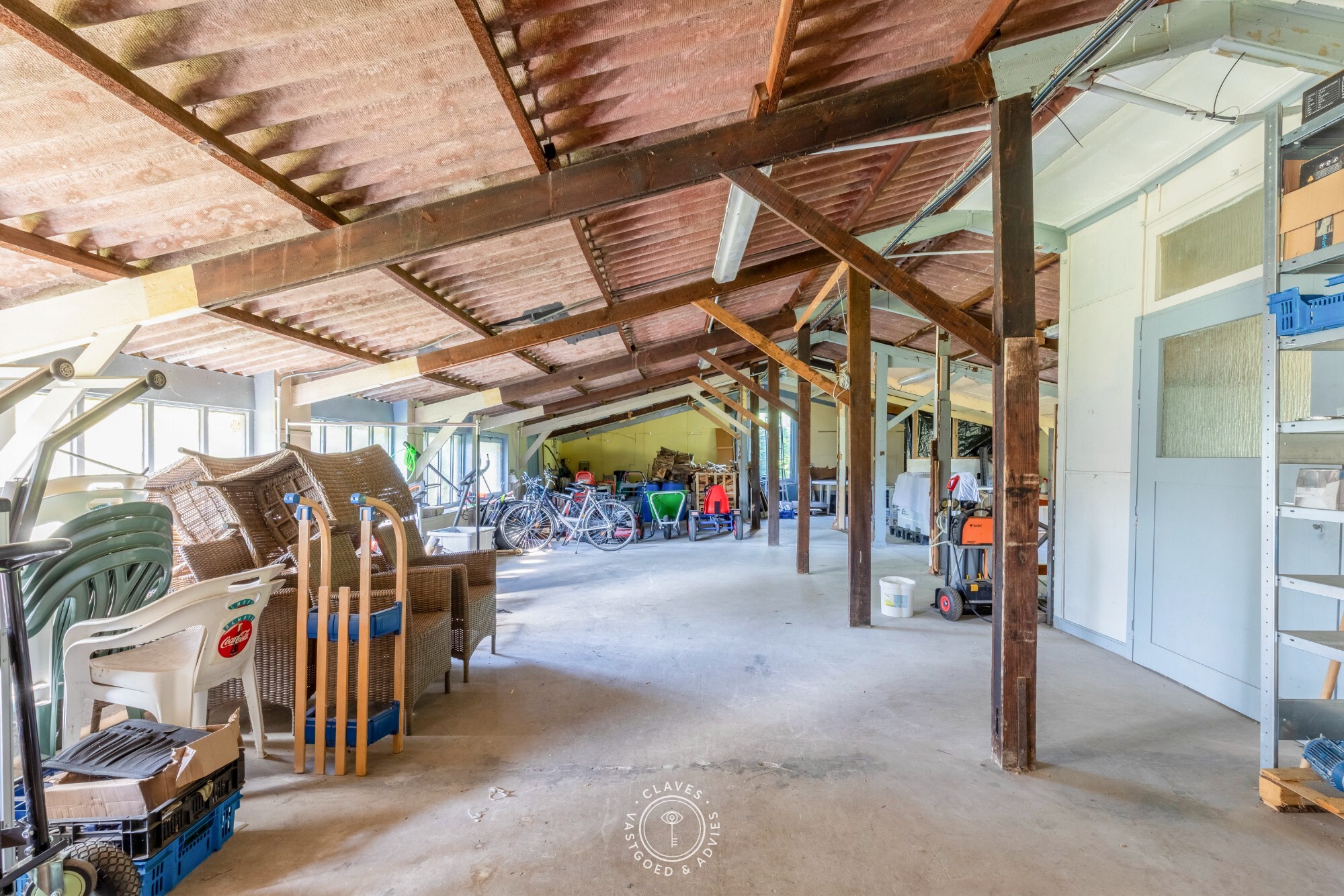 Open bebouwing op 4.051 m² met loods en vergund KMO-potentieel