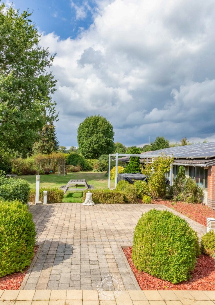 Open bebouwing op 4.051 m² met loods en vergund KMO-potentieel