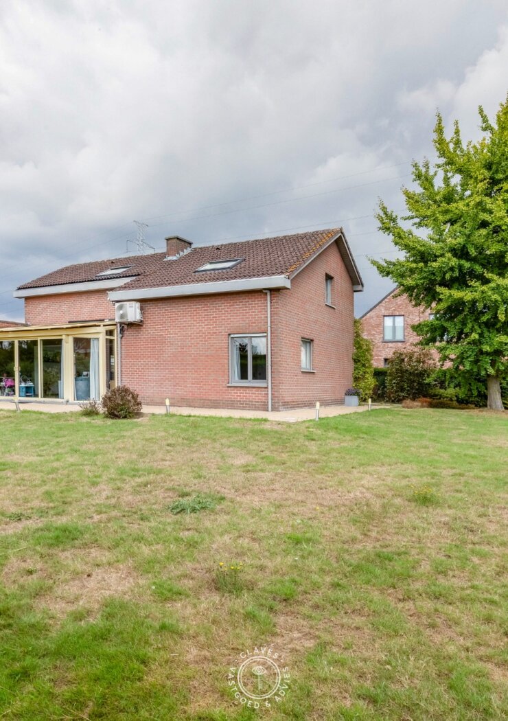 Open bebouwing op 4.051 m² met loods en vergund KMO-potentieel