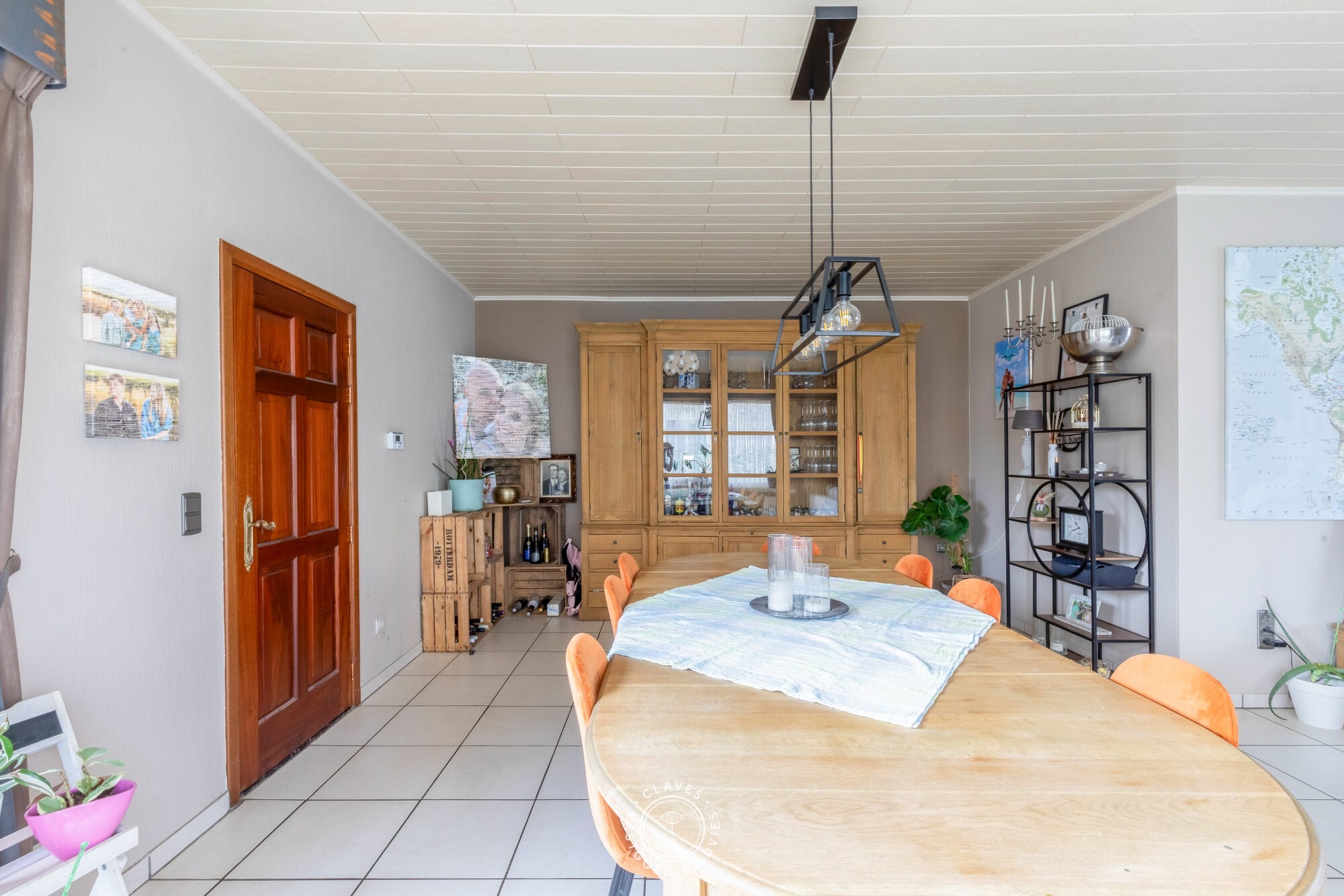 Instapklare halfopen bebouwing met garage en open zicht op de velden