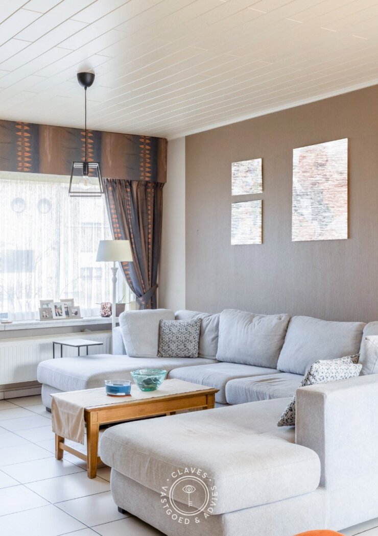 Instapklare halfopen bebouwing met garage en open zicht op de velden