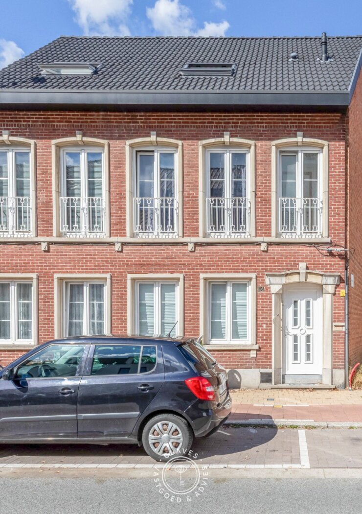 Karaktervol opbrengsteigendom met 3 woonentiteiten en aangename tuin