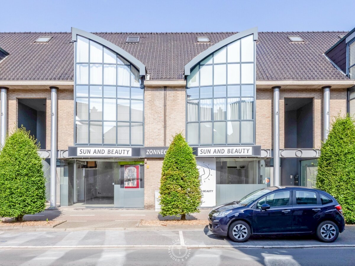 Commerciële toplocatie: handelspand met brede etalage en veel passage