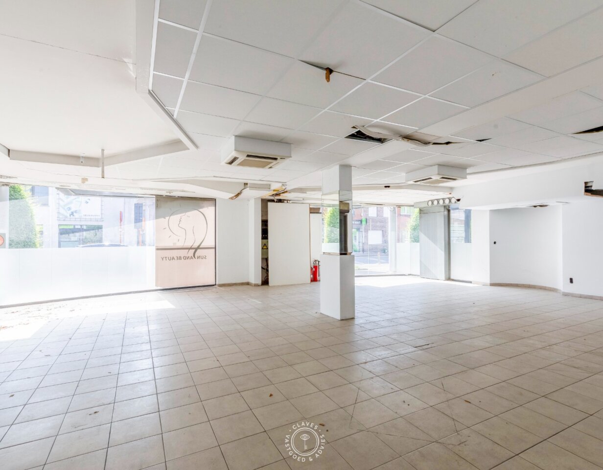 Commerciële toplocatie: handelspand met brede etalage en veel passage