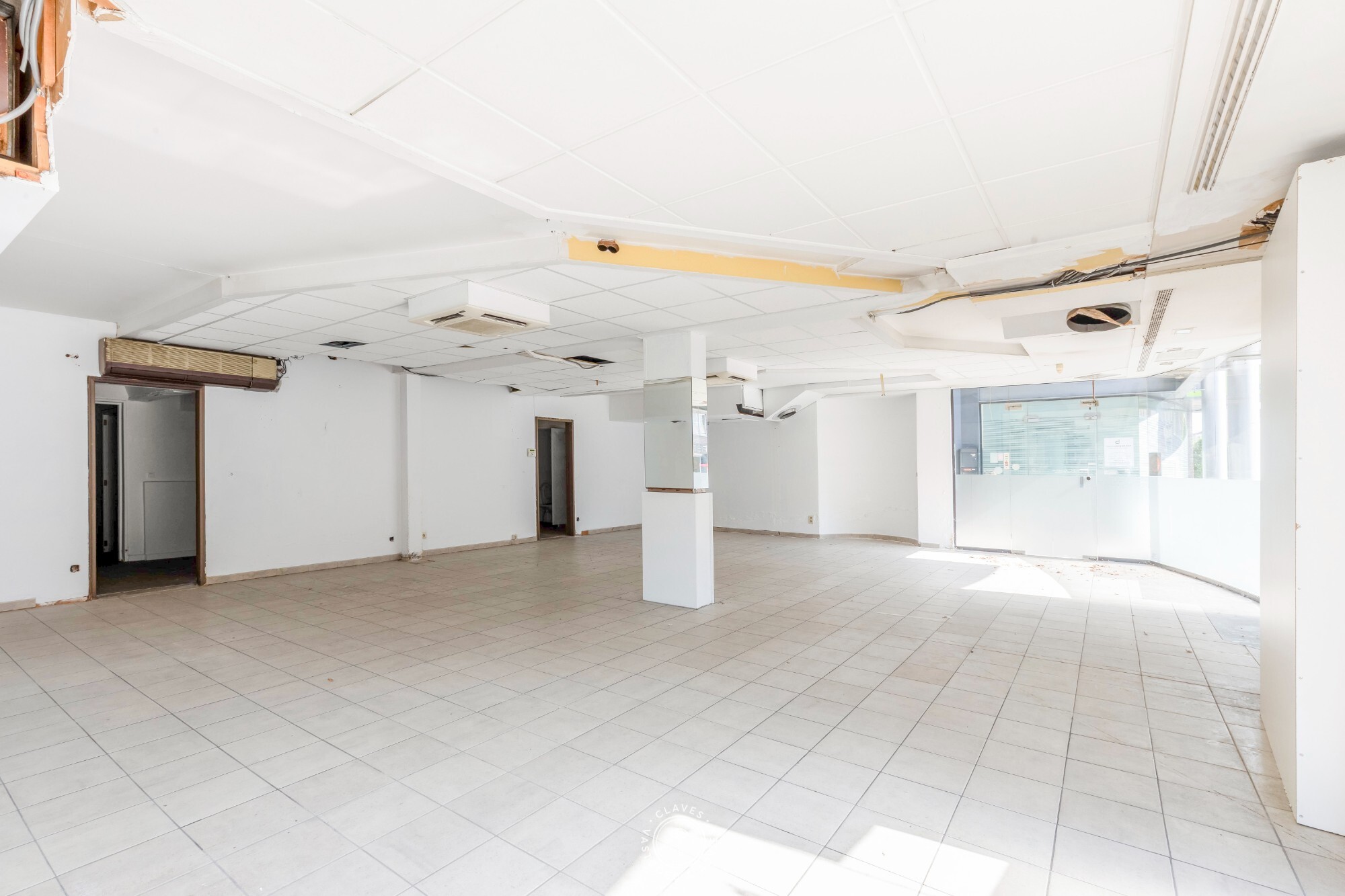 Commerciële toplocatie: handelspand met brede etalage en veel passage