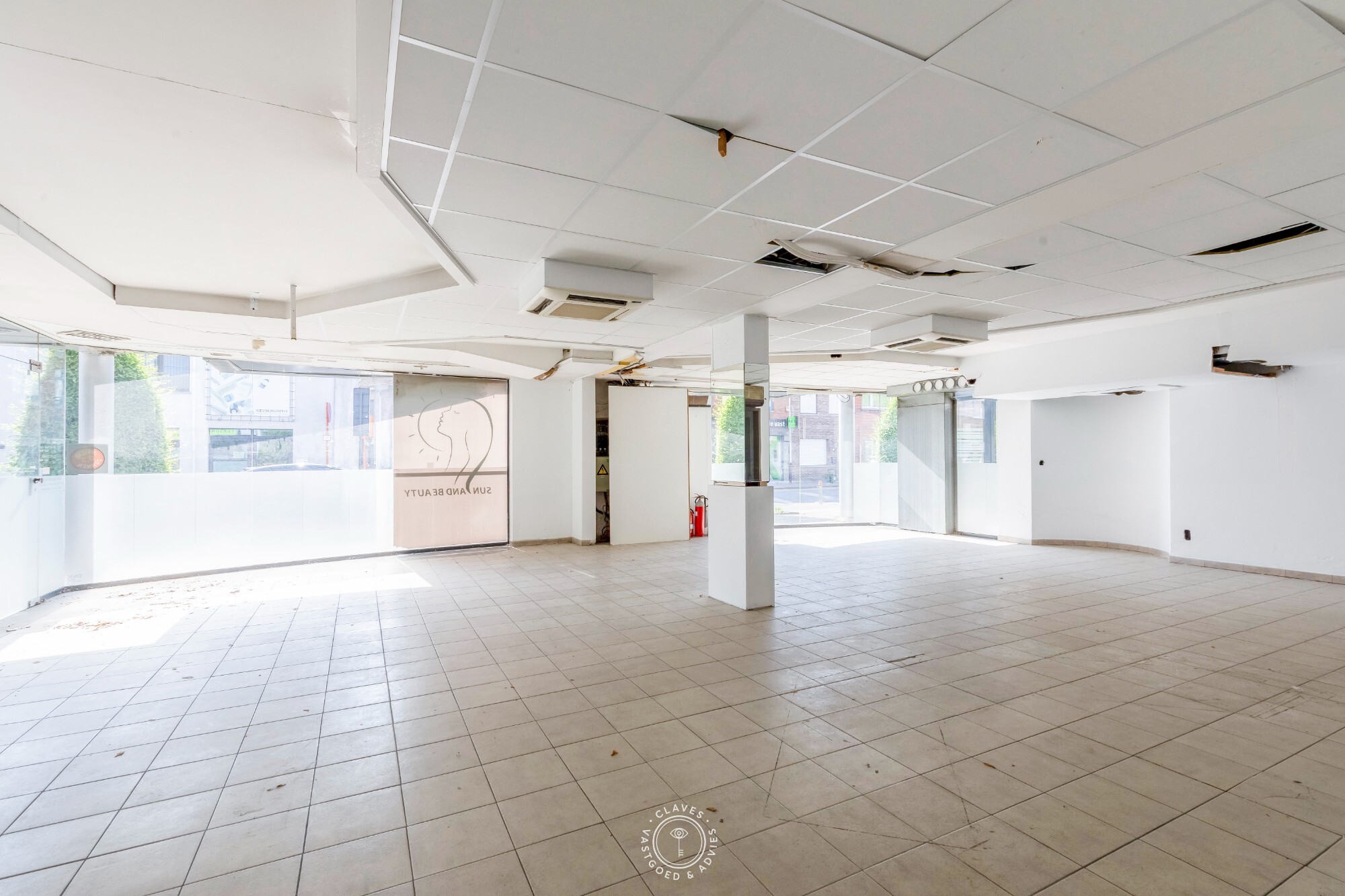 Commerciële toplocatie: handelspand met brede etalage en veel passage