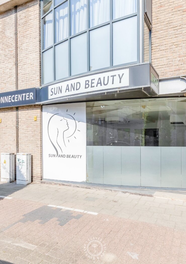 Commerciële toplocatie: handelspand met brede etalage en veel passage