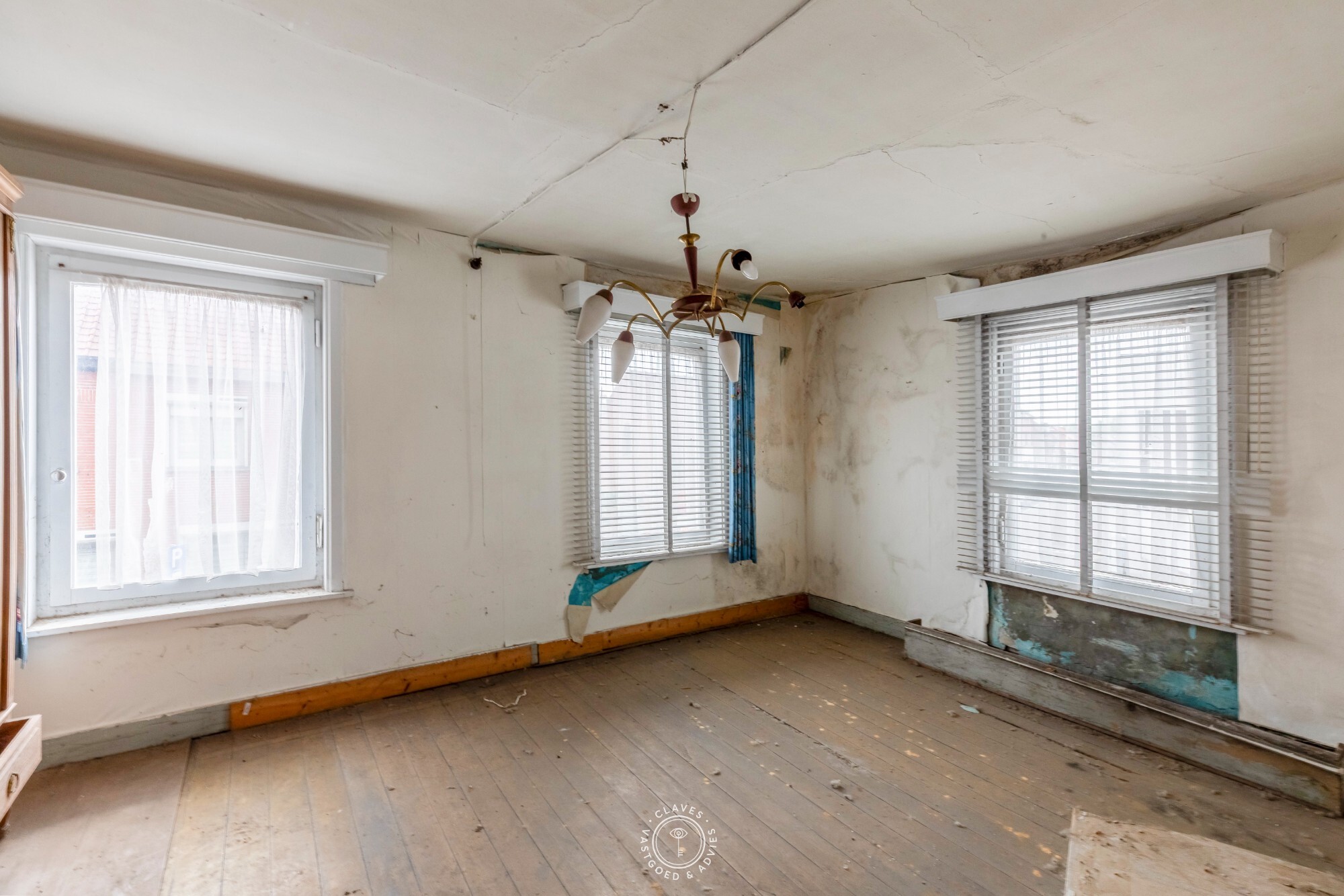 Hoekwoning met karakter – totaal te renoveren, met potentieel en erfgoedwaarde