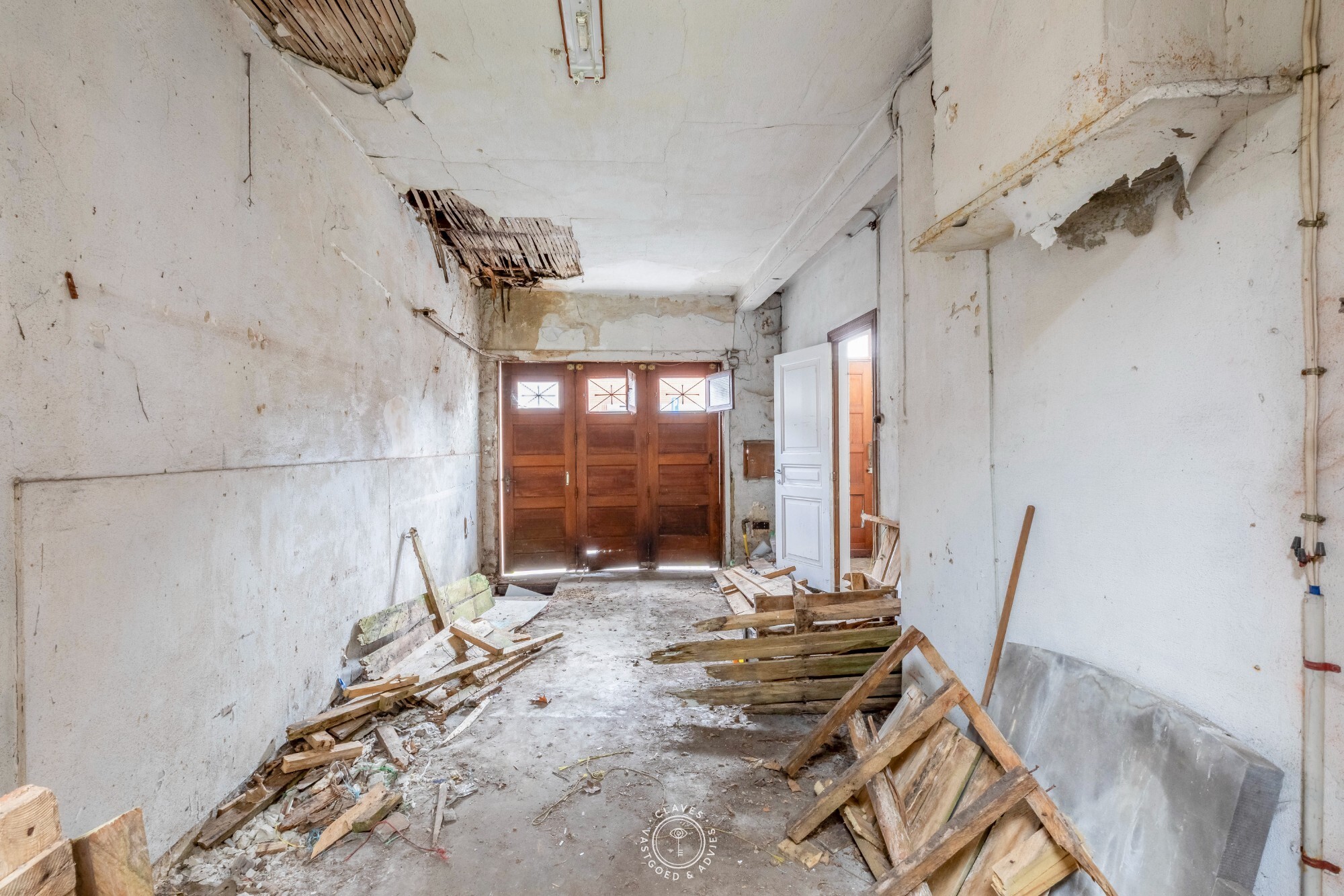 Hoekwoning met karakter – totaal te renoveren, met potentieel en erfgoedwaarde