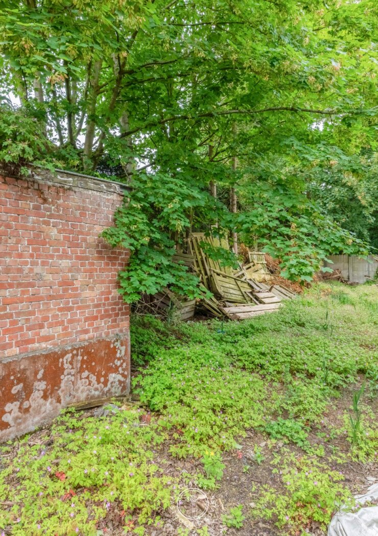 Hoekwoning met karakter – totaal te renoveren, met potentieel en erfgoedwaarde