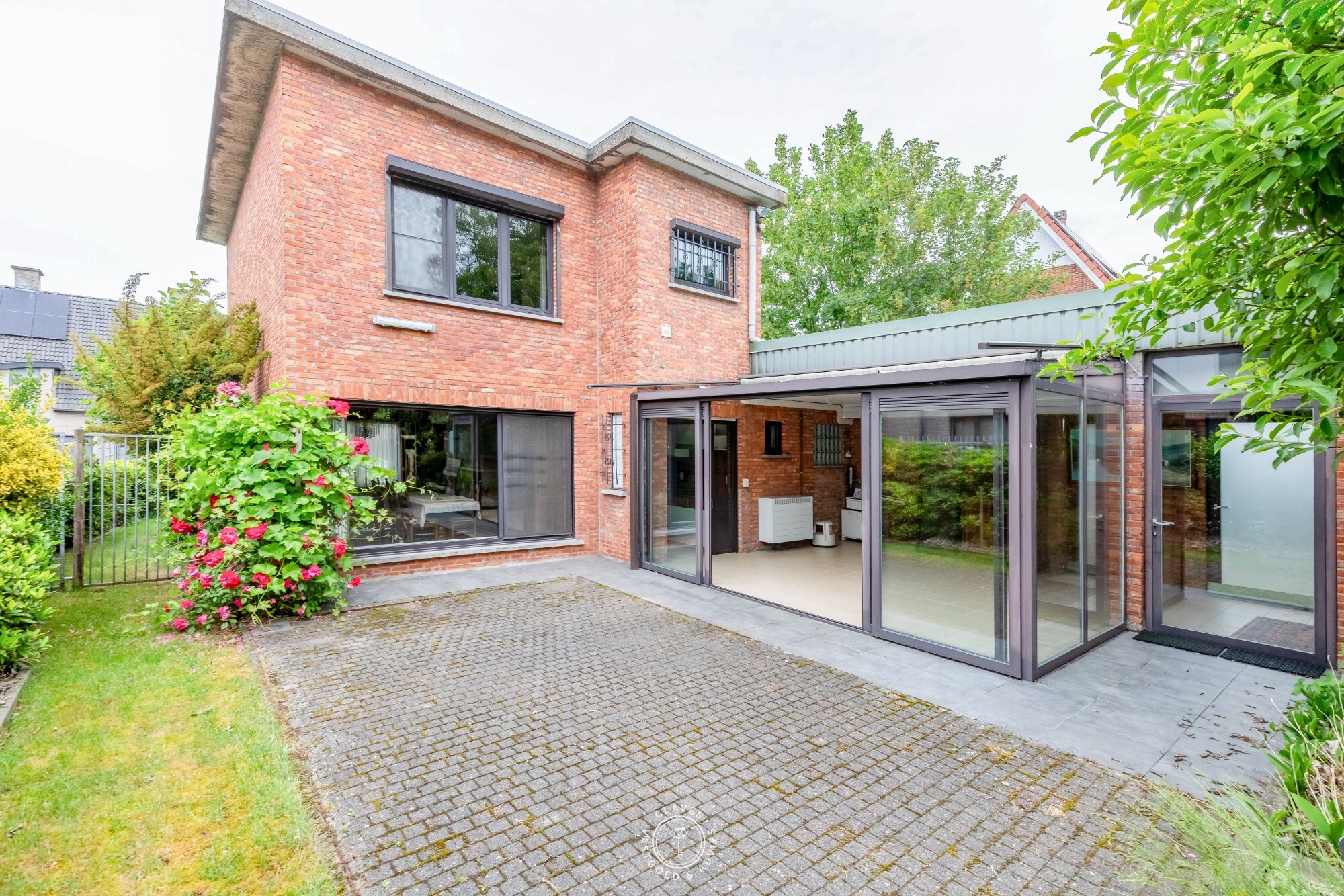 Open bebouwing met magazijn op een perceel van ca. 1.673 m²  in het centrum van Belsele