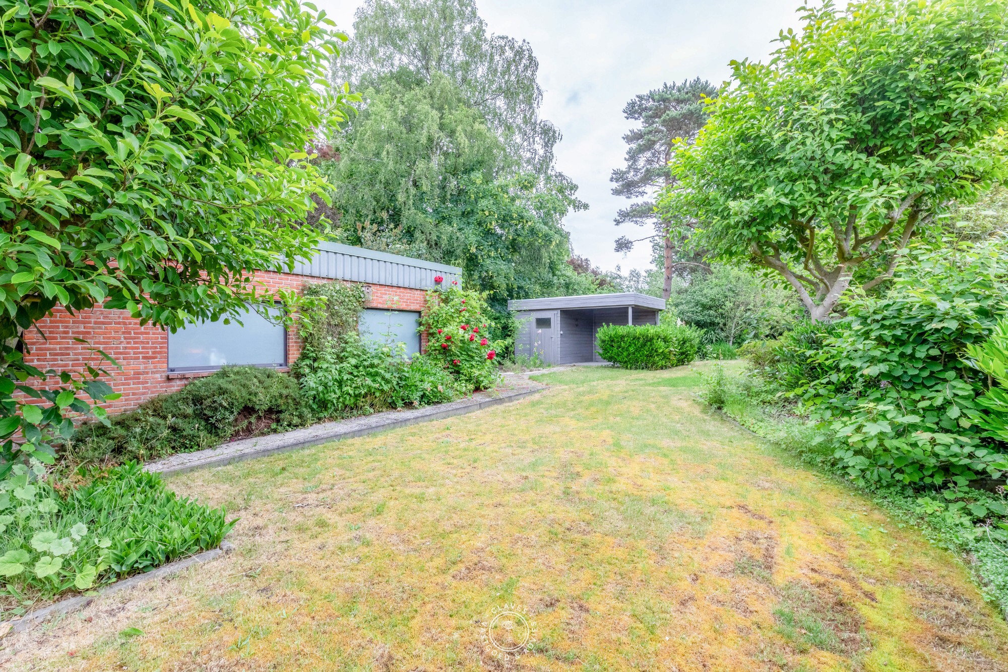 Open bebouwing met magazijn op een perceel van ca. 1.673 m²  in het centrum van Belsele