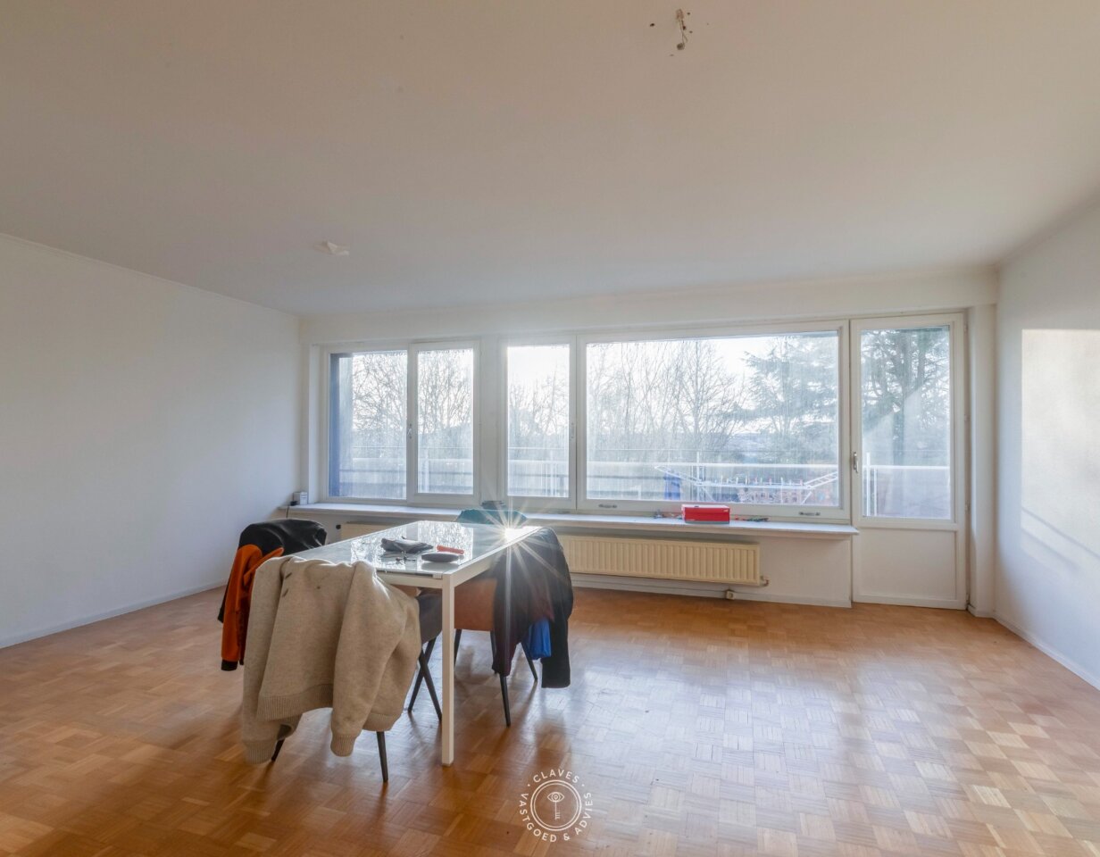 Ruim en lichtrijk hoekappartement met 2 slaapkamers