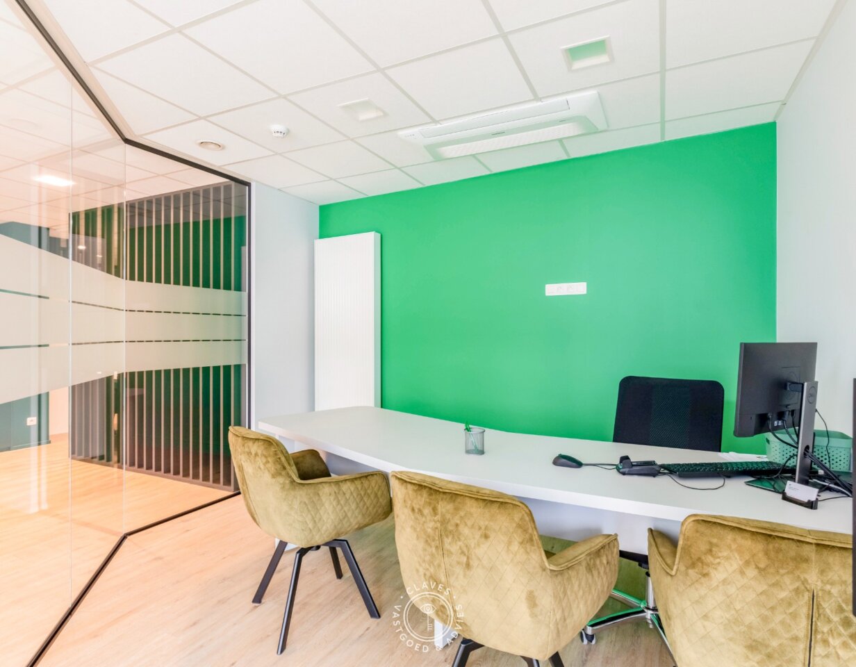 Interessante investeringseigendom in centrum Beveren met handelspand en 3 appartementen