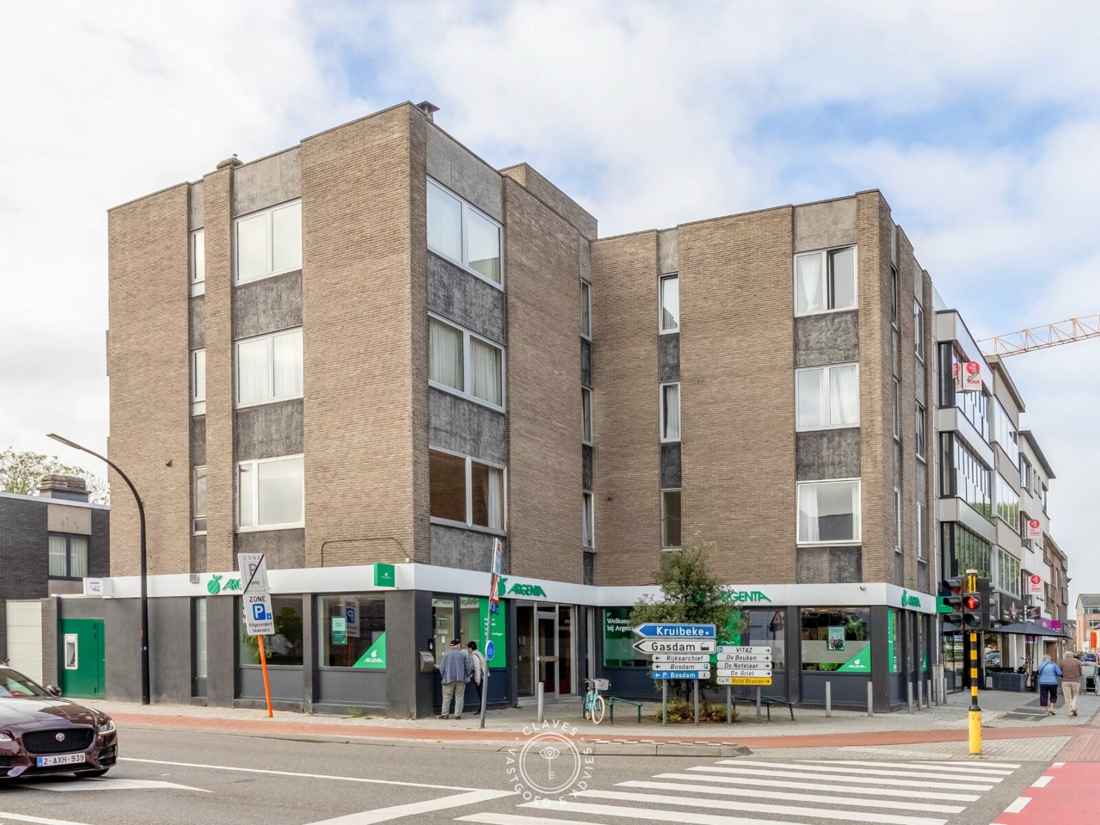 Interessante investeringseigendom in centrum Beveren met handelspand en 3 appartementen