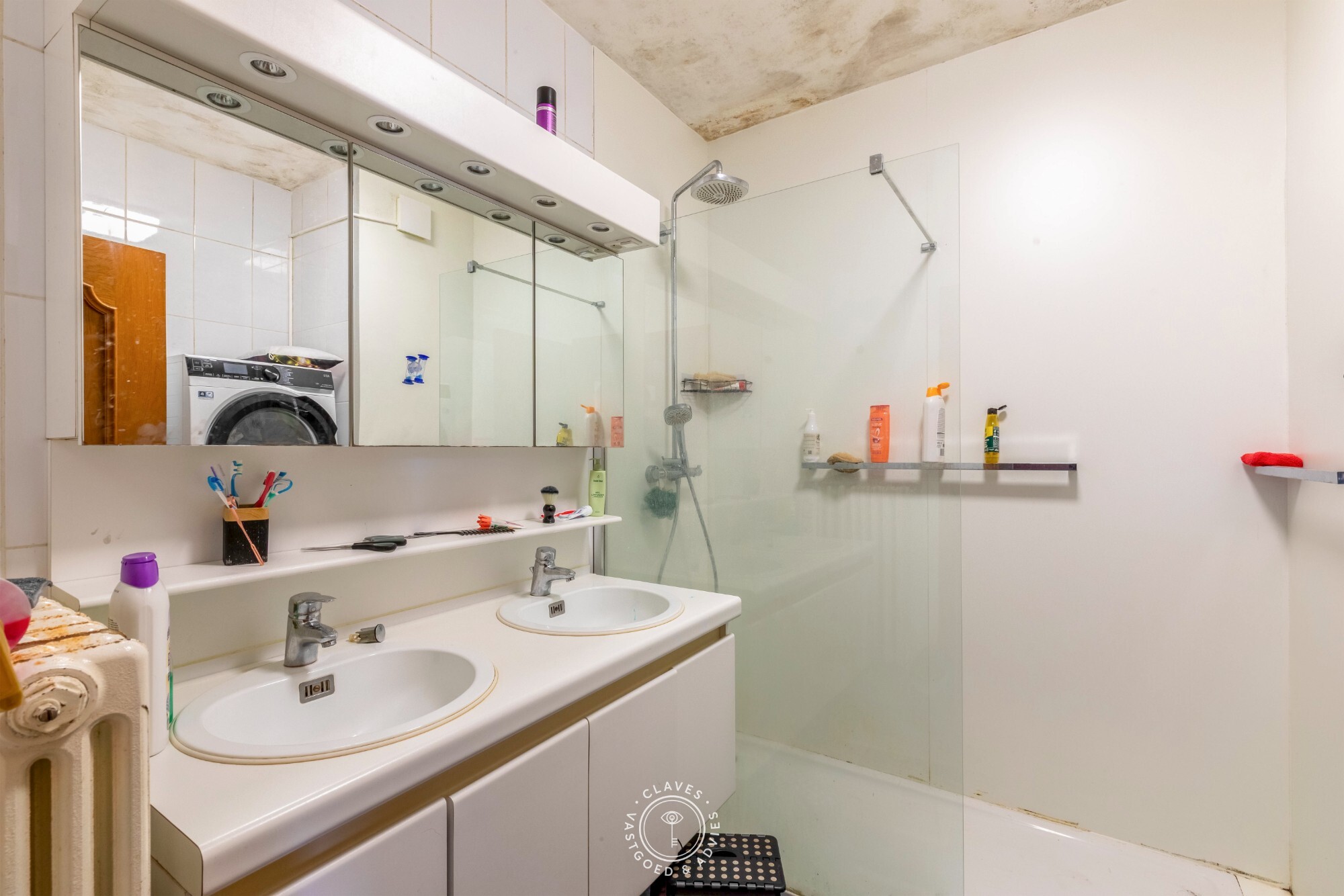 Interessante investeringseigendom in centrum Beveren met handelspand en 3 appartementen