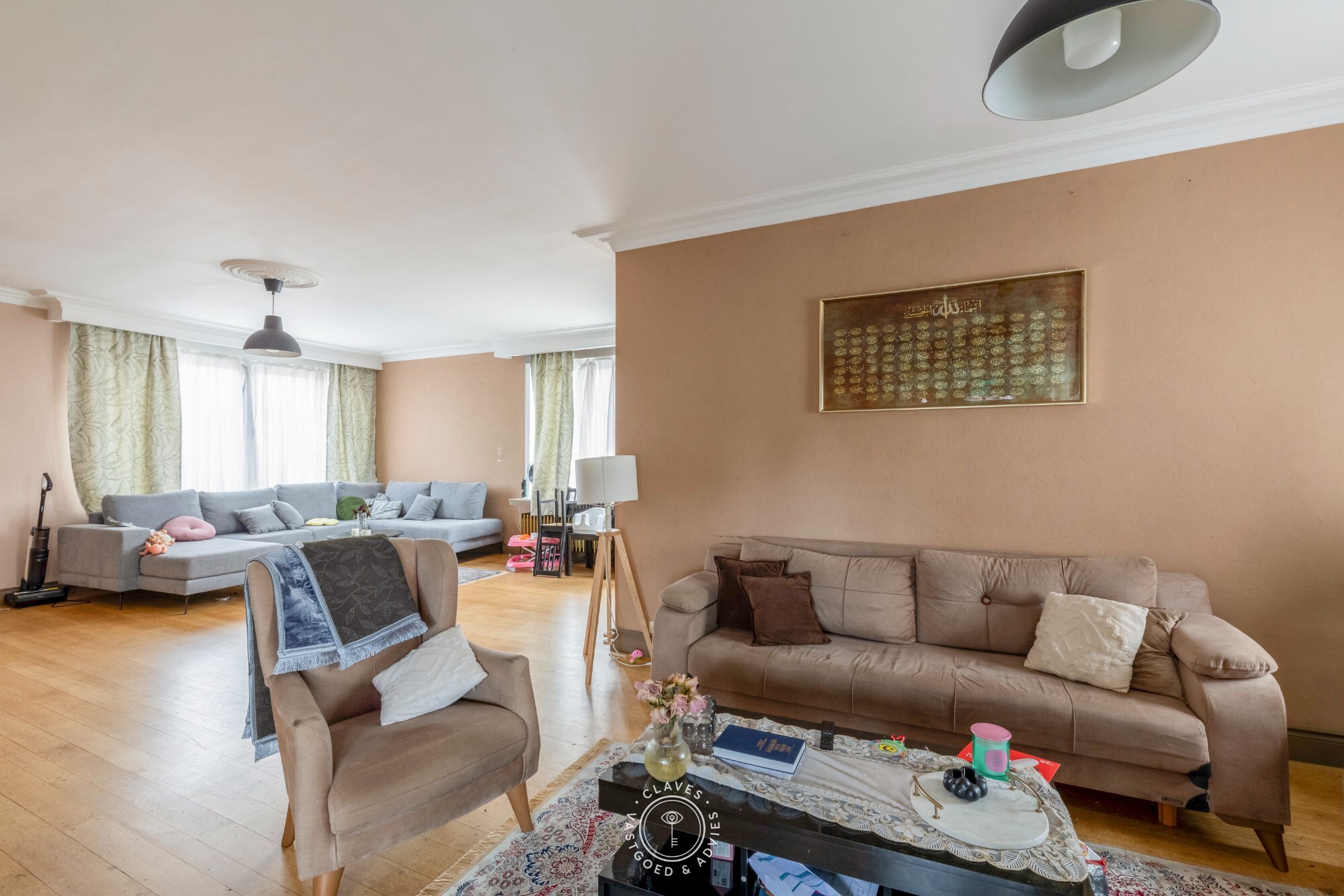 Interessante investeringseigendom in centrum Beveren met handelspand en 3 appartementen