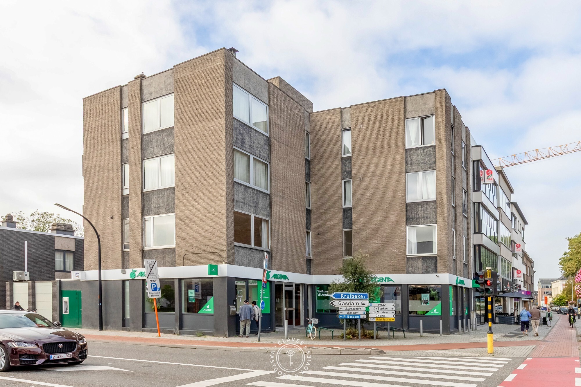 Interessante investeringseigendom in centrum Beveren met handelspand en 3 appartementen