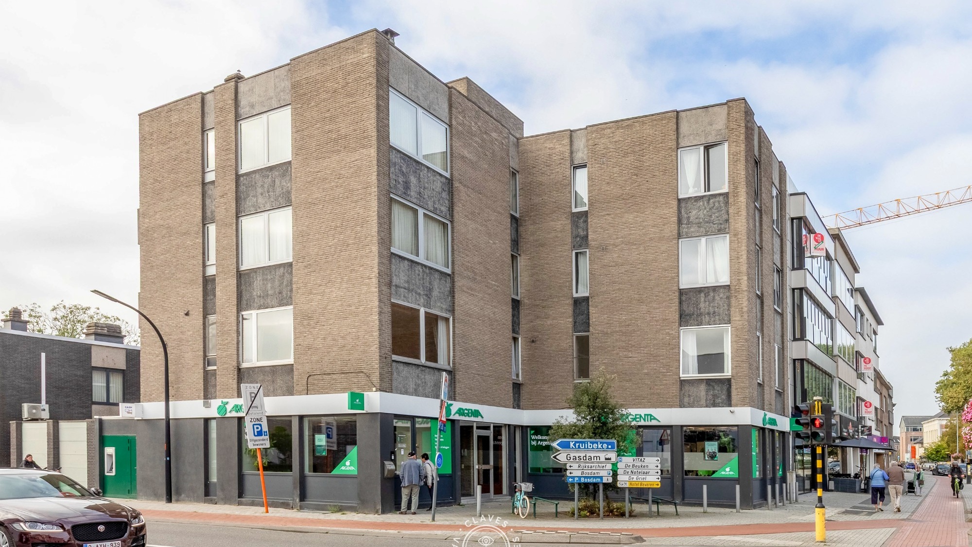 Interessante investeringseigendom in centrum Beveren met handelspand en 3 appartementen