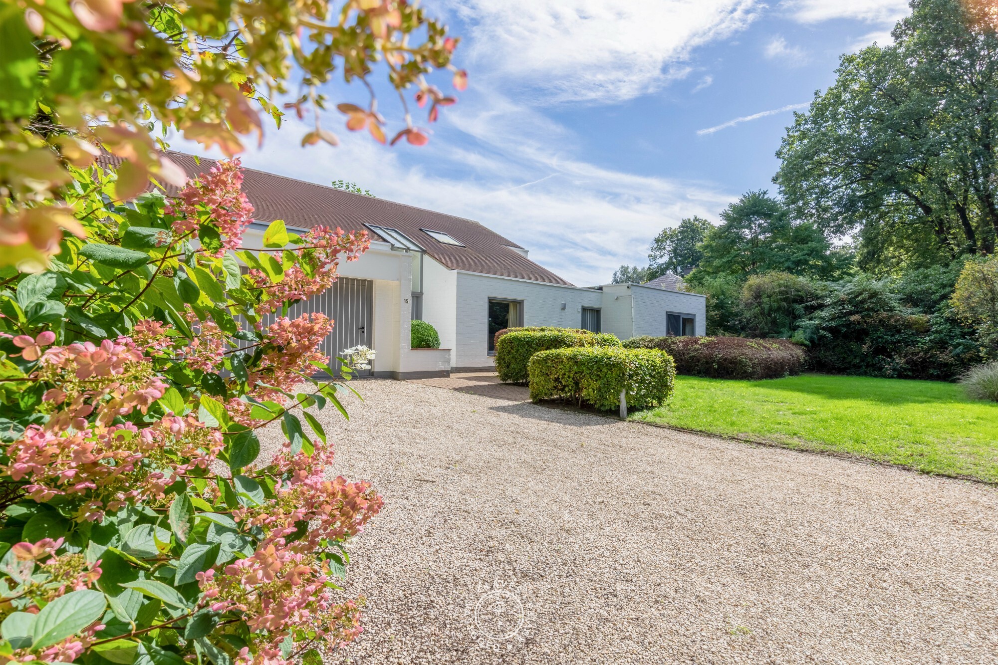 Residentiële villa op een uitzonderlijk groen perceel van meer dan 2.000 m² in de gegeerde Eikenlaan te Belsele