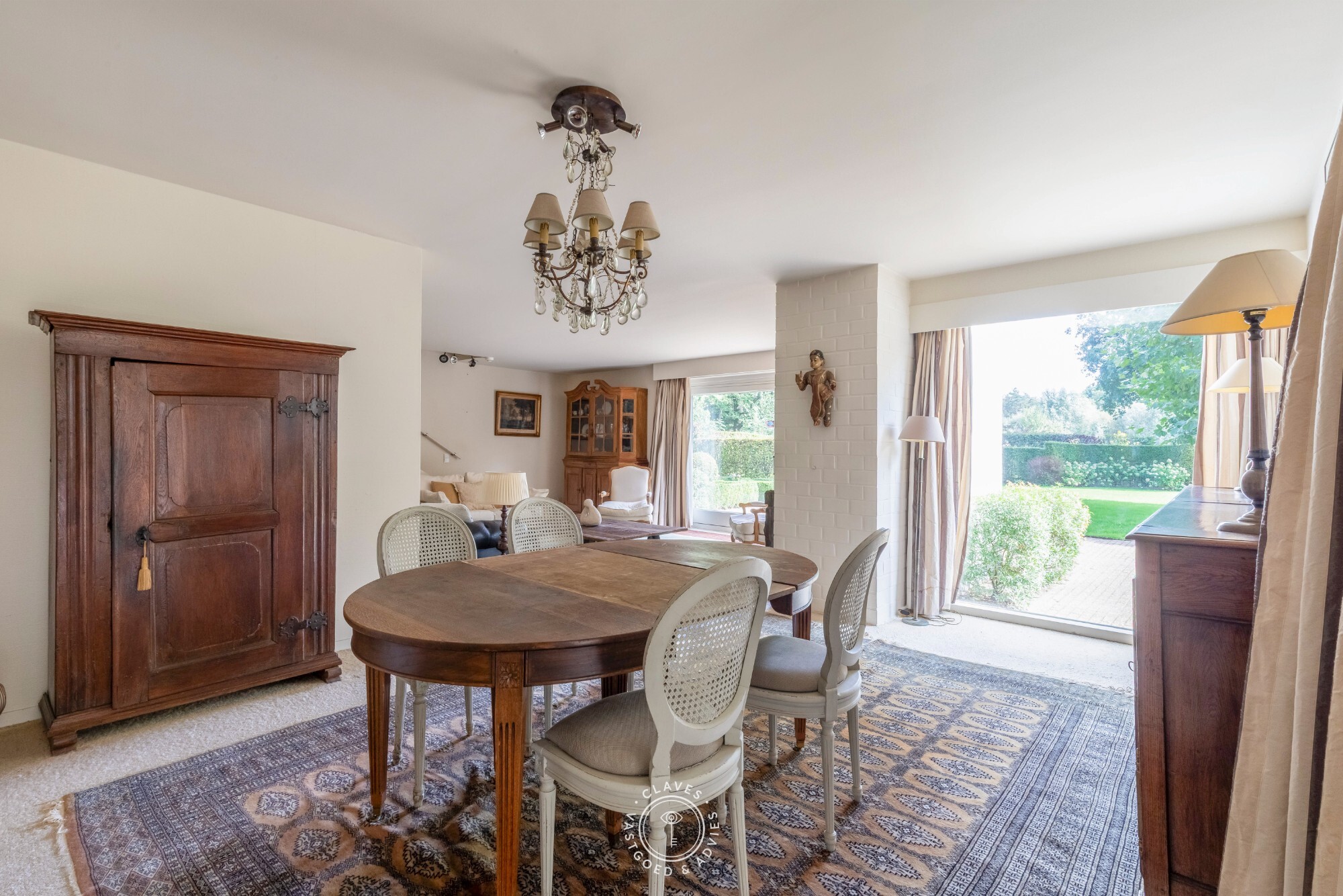 Residentiële villa op een uitzonderlijk groen perceel van meer dan 2.000 m² in de gegeerde Eikenlaan te Belsele