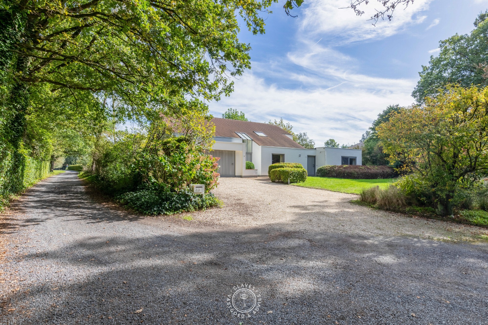 Residentiële villa op een uitzonderlijk groen perceel van meer dan 2.000 m² in de gegeerde Eikenlaan te Belsele