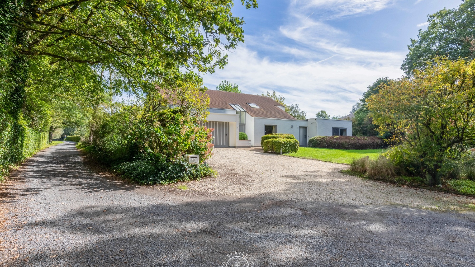 Residentiële villa op een uitzonderlijk groen perceel van meer dan 2.000 m² in de gegeerde Eikenlaan te Belsele
