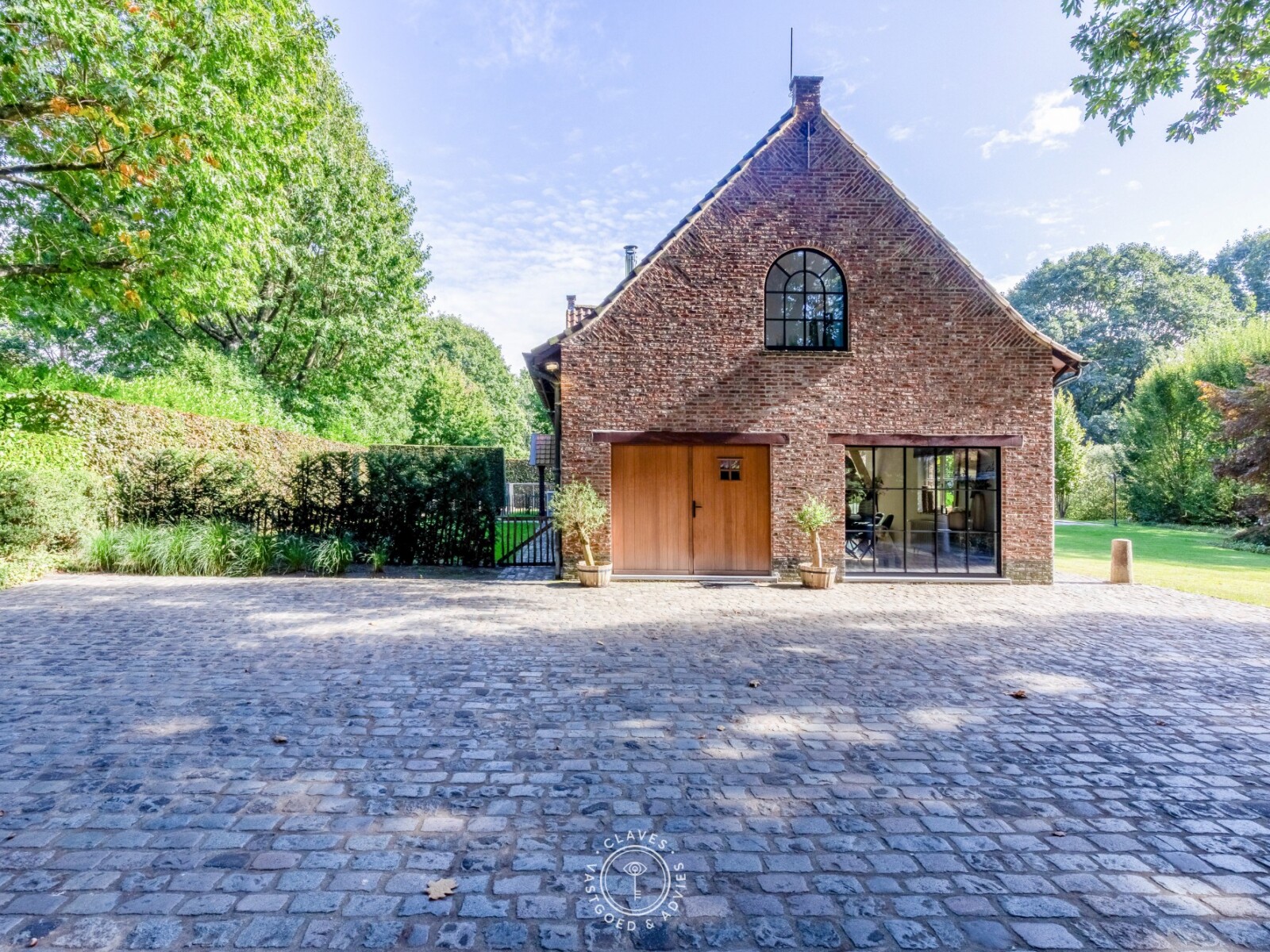 Villa met karakter, zwembad en een zee aan groen in Waasmunster