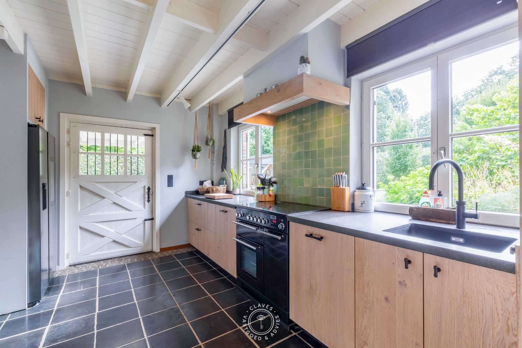 Villa met karakter, zwembad en een zee aan groen in Waasmunster