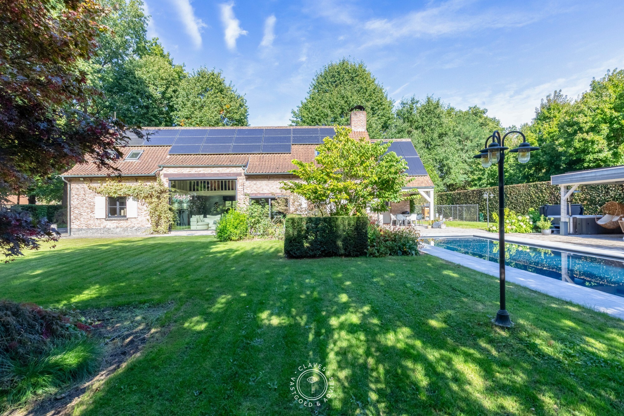 Villa met karakter, zwembad en een zee aan groen in Waasmunster