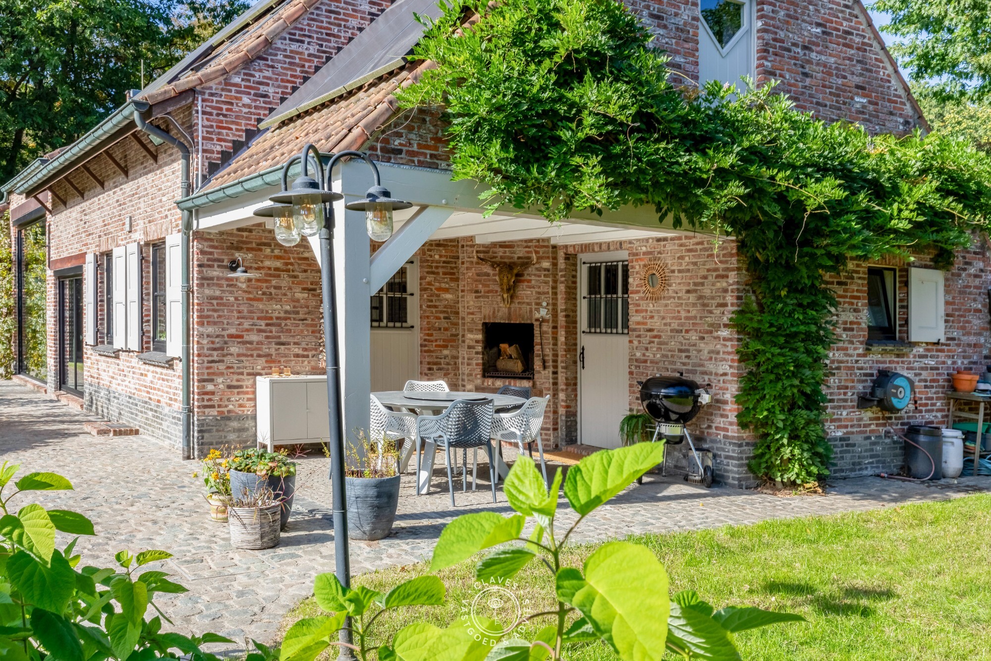 Villa met karakter, zwembad en een zee aan groen in Waasmunster