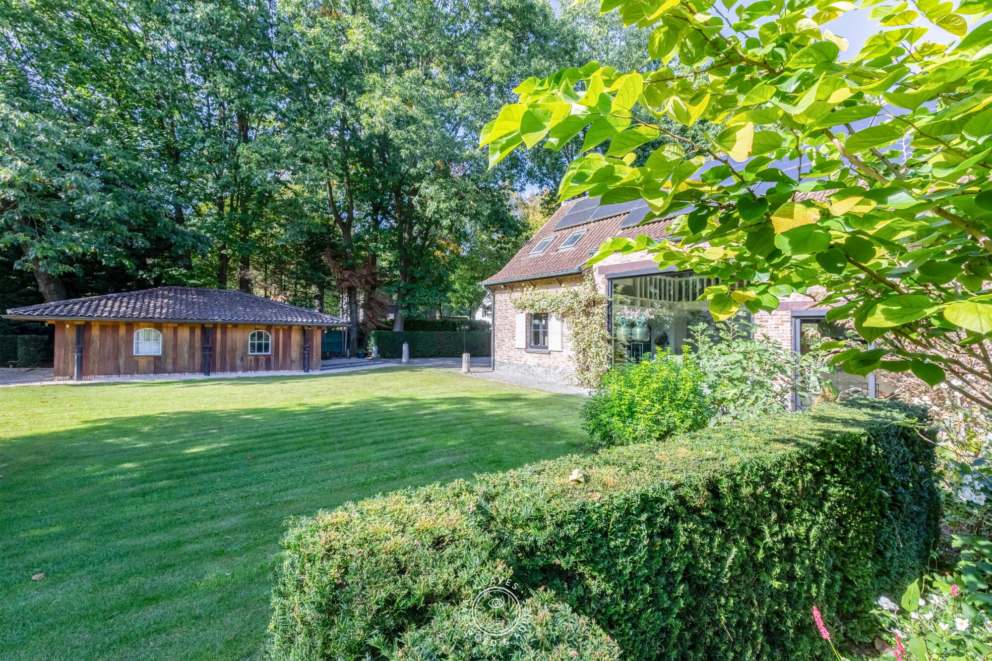 Villa met karakter, zwembad en een zee aan groen in Waasmunster