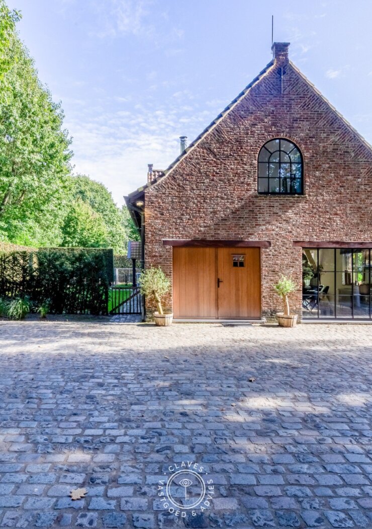 Villa met karakter, zwembad en een zee aan groen in Waasmunster