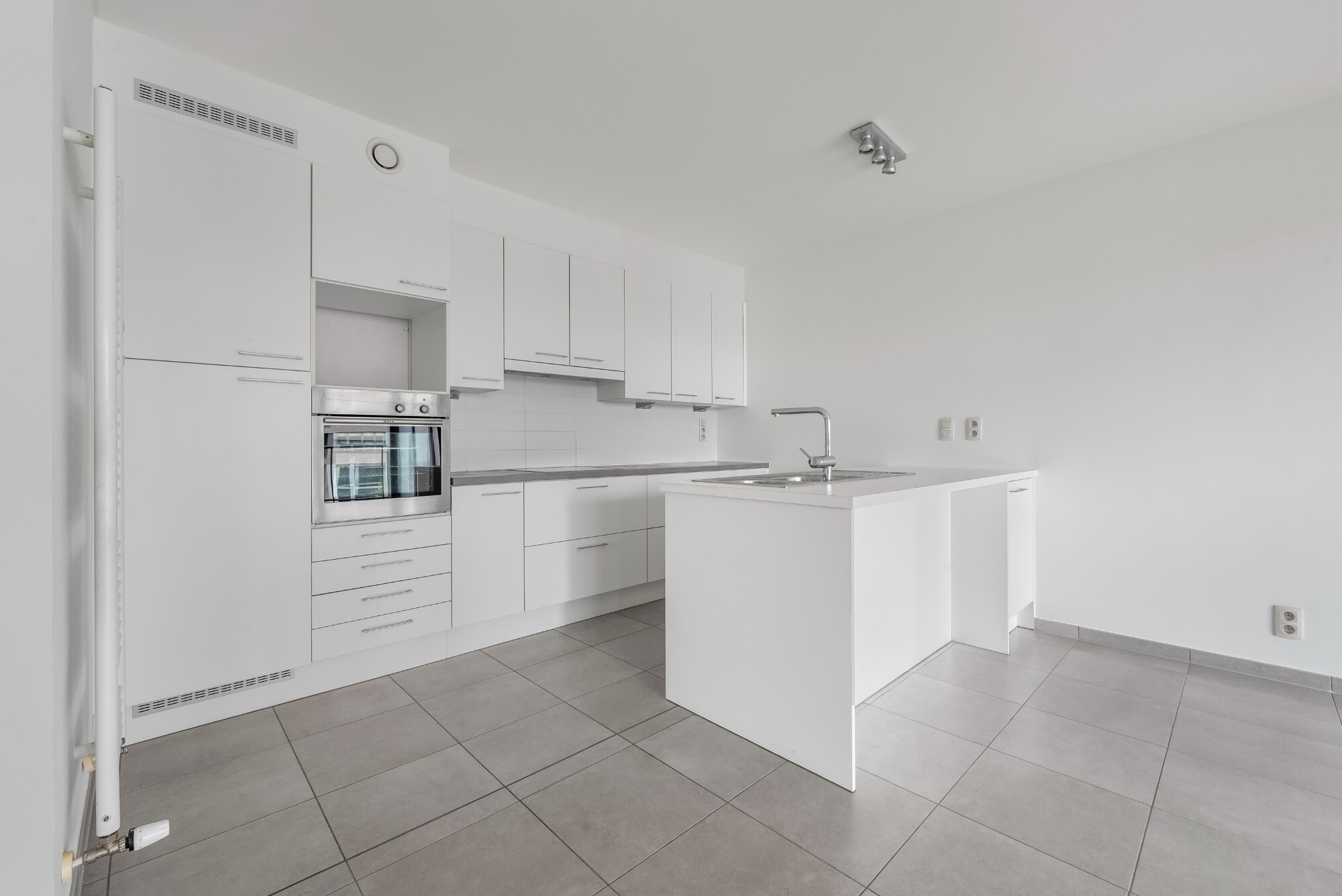 Lichtrijk appartement met Schelde-zicht, 2 slaapkamers en 2 parkeerplaatsen aan het Georges Van Dammeplein in Temse