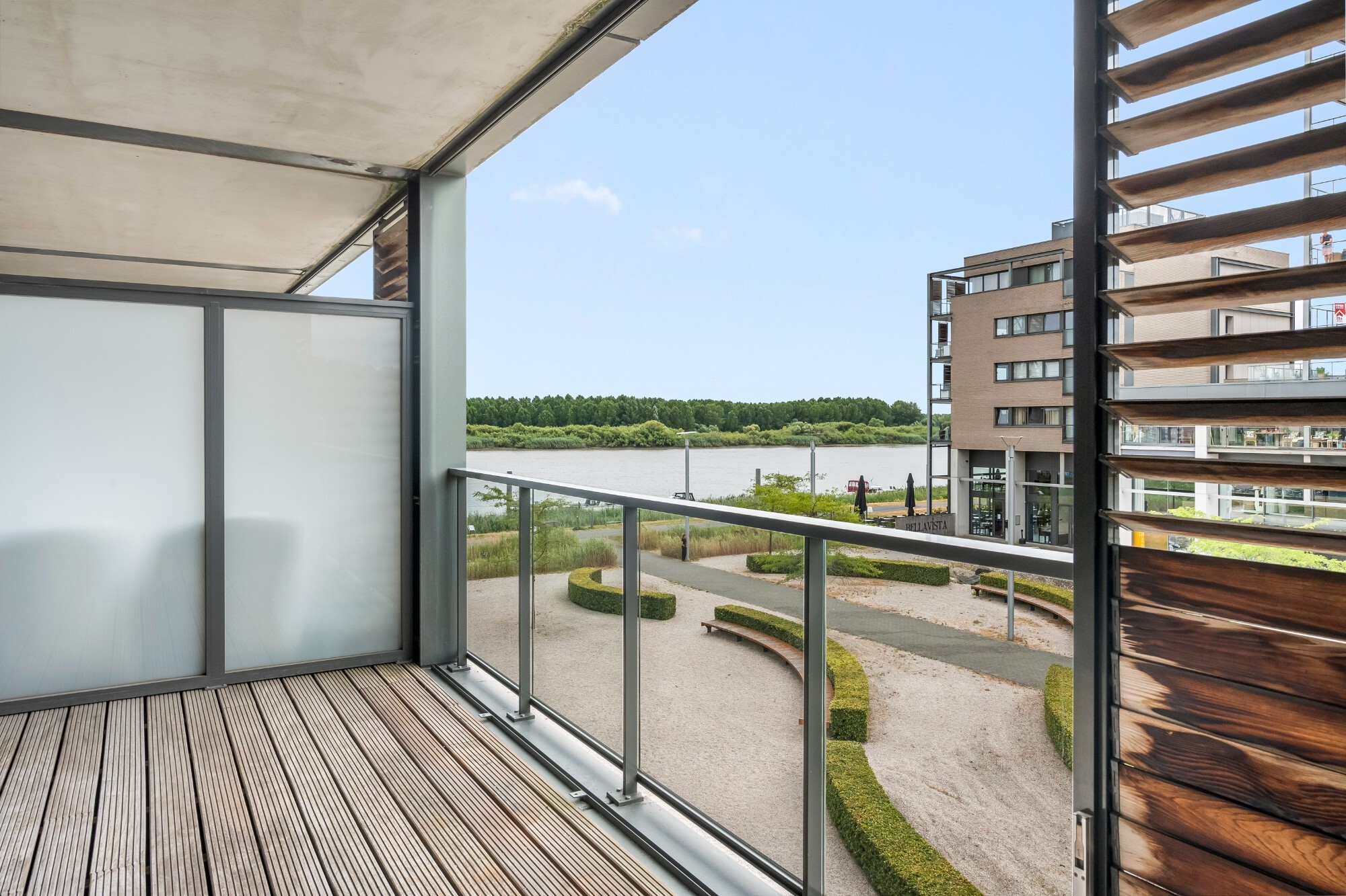 Lichtrijk appartement met Schelde-zicht, 2 slaapkamers en 2 parkeerplaatsen aan het Georges Van Dammeplein in Temse