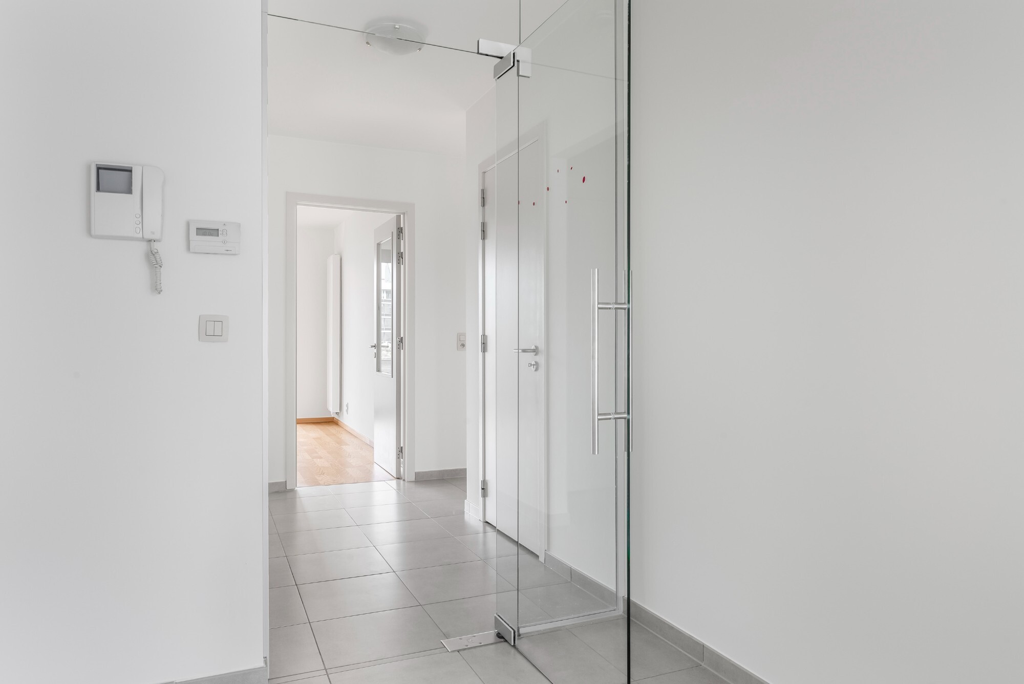 Lichtrijk appartement met Schelde-zicht, 2 slaapkamers en 2 parkeerplaatsen aan het Georges Van Dammeplein in Temse