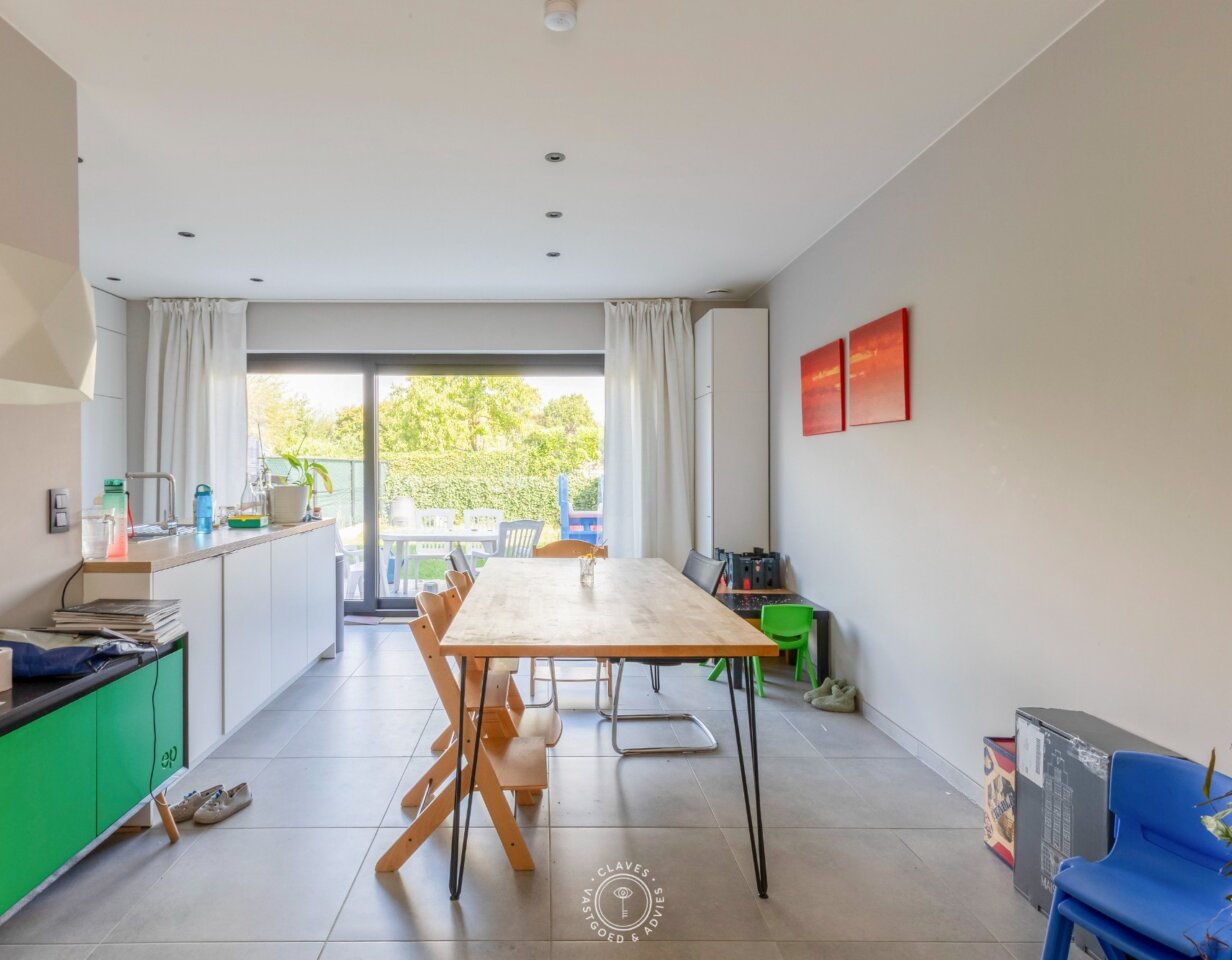 Praktische nieuwbouw woning met tuin en garage