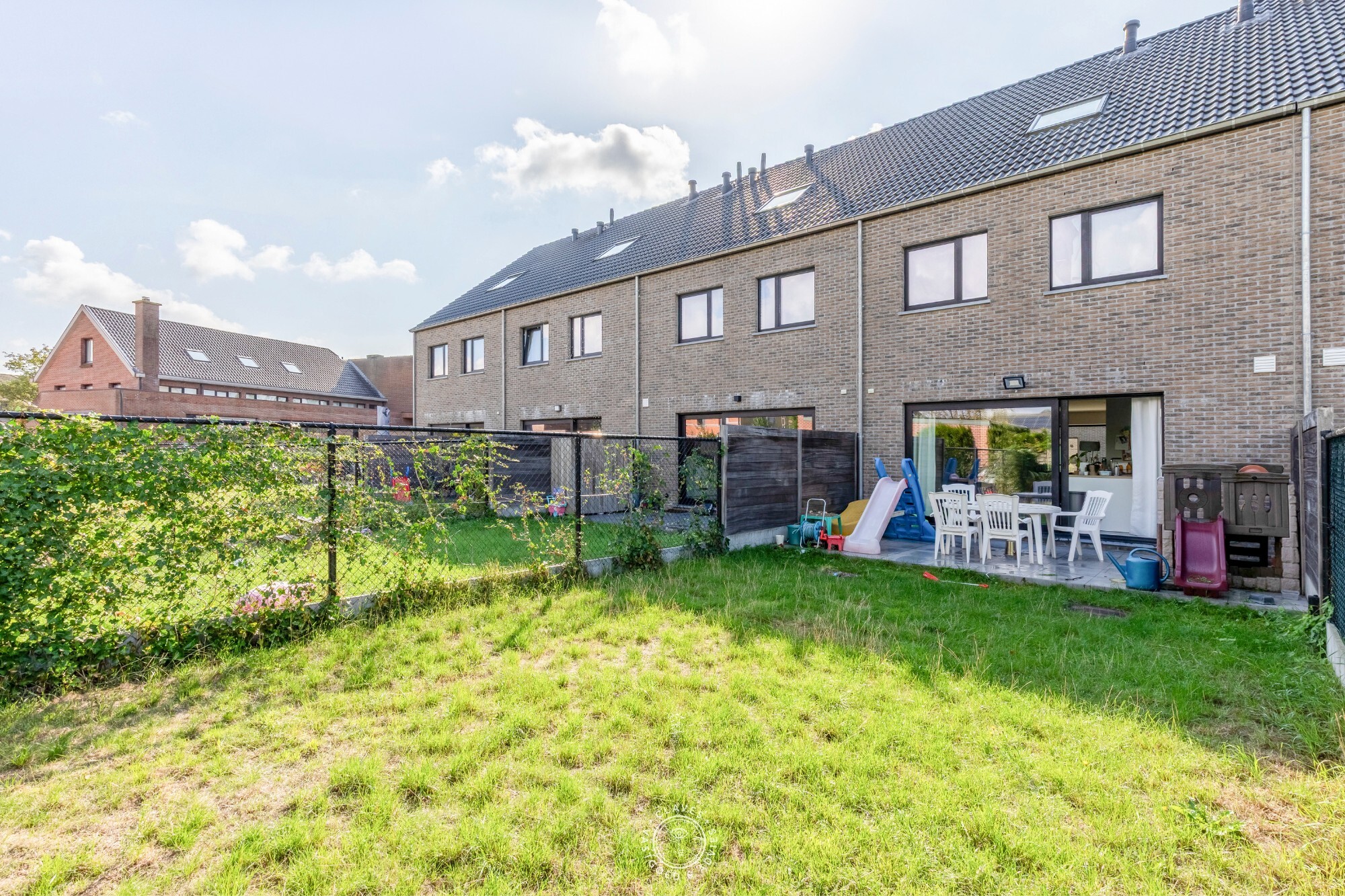Praktische nieuwbouw woning met tuin en garage
