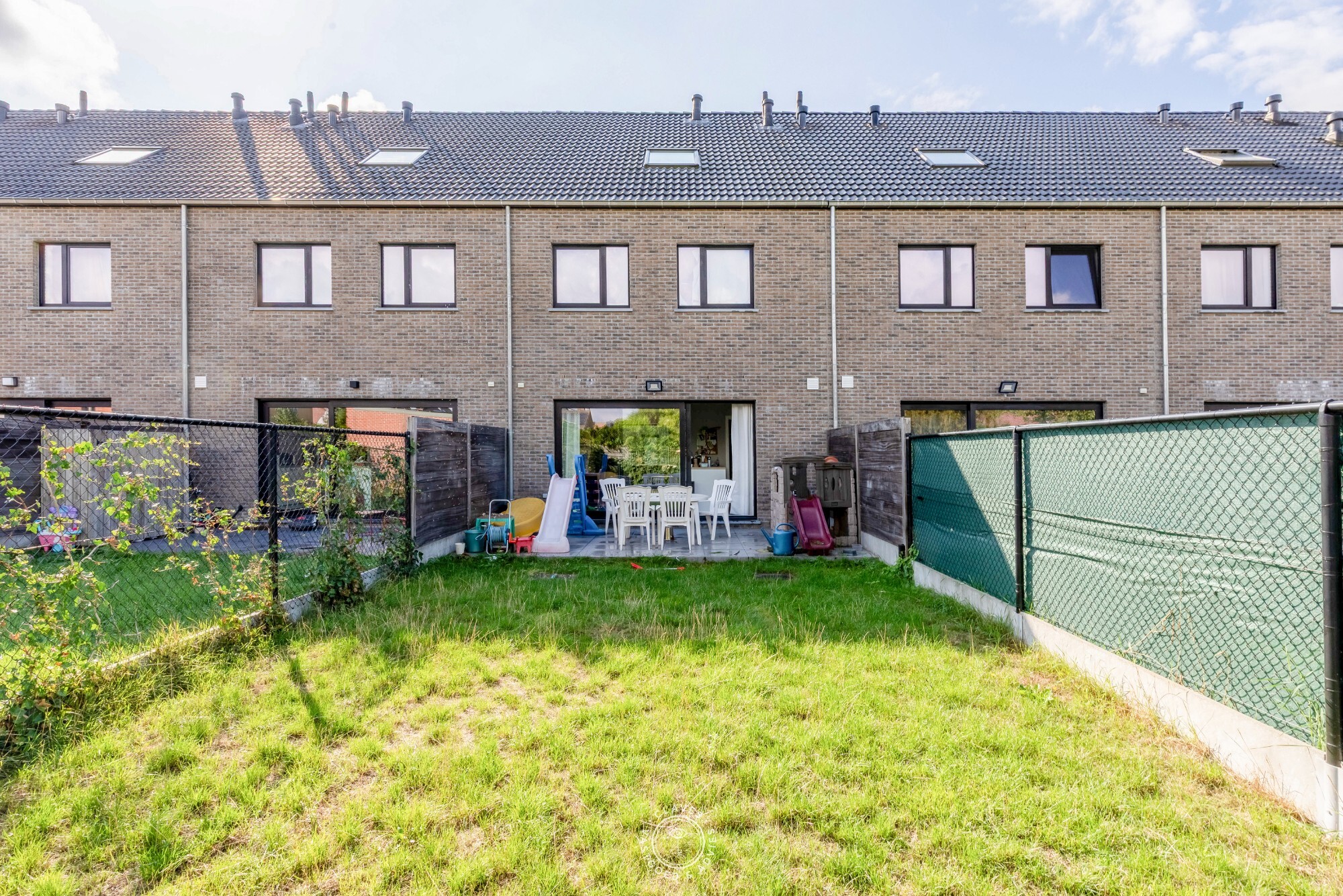 Praktische nieuwbouw woning met tuin en garage