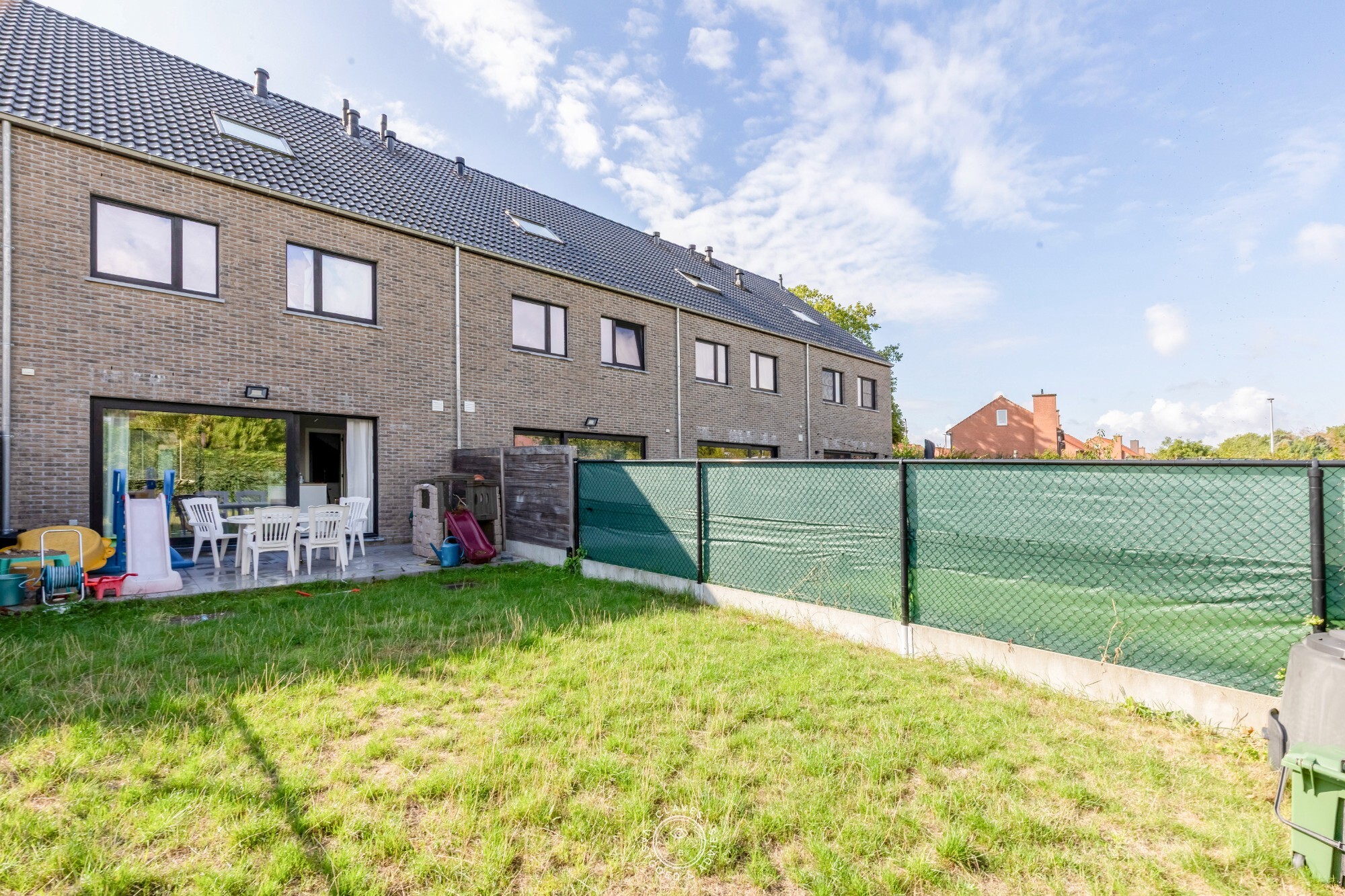 Praktische nieuwbouw woning met tuin en garage